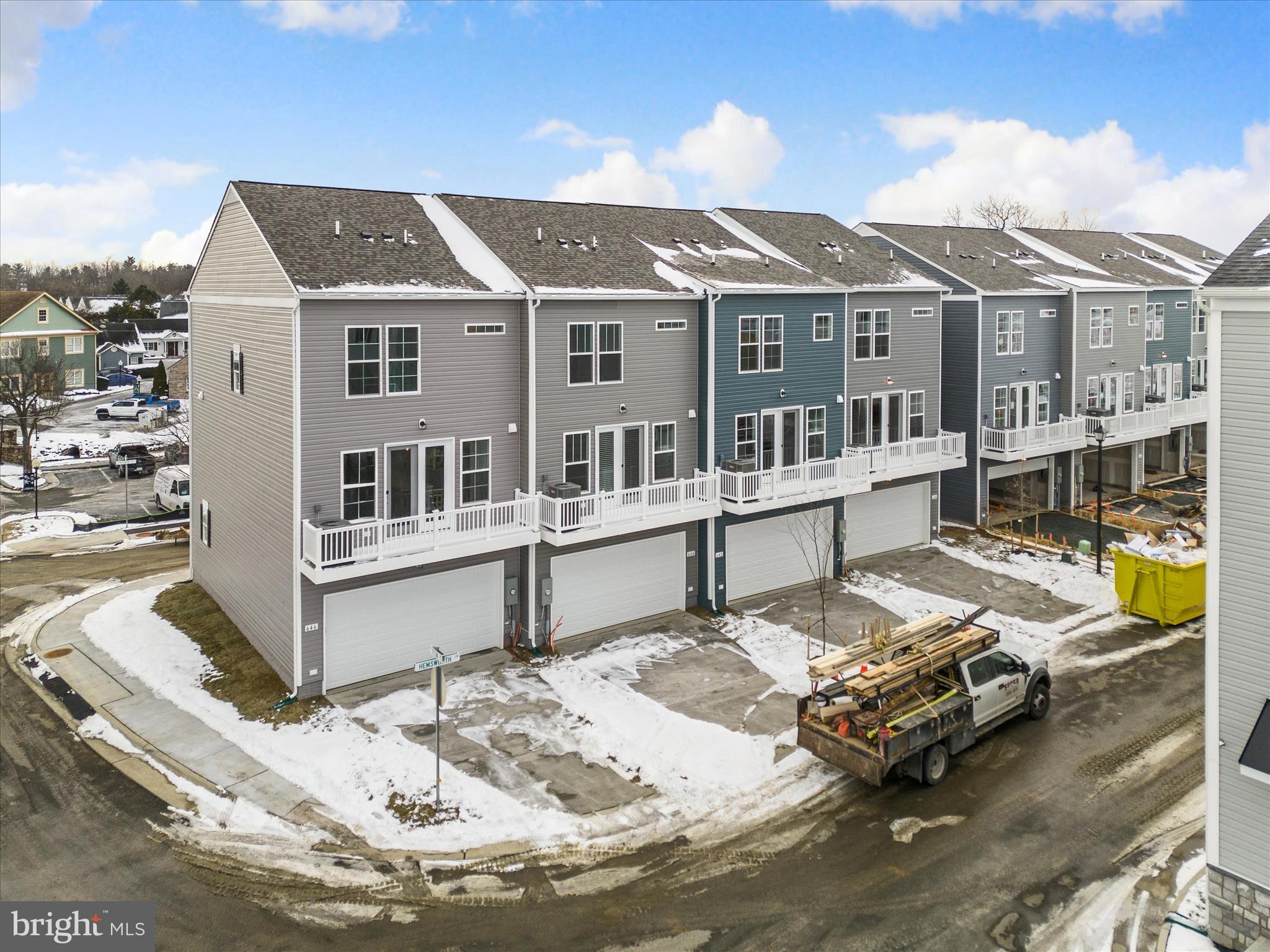 LOFTS AT CREEKSIDE - Residential Lease