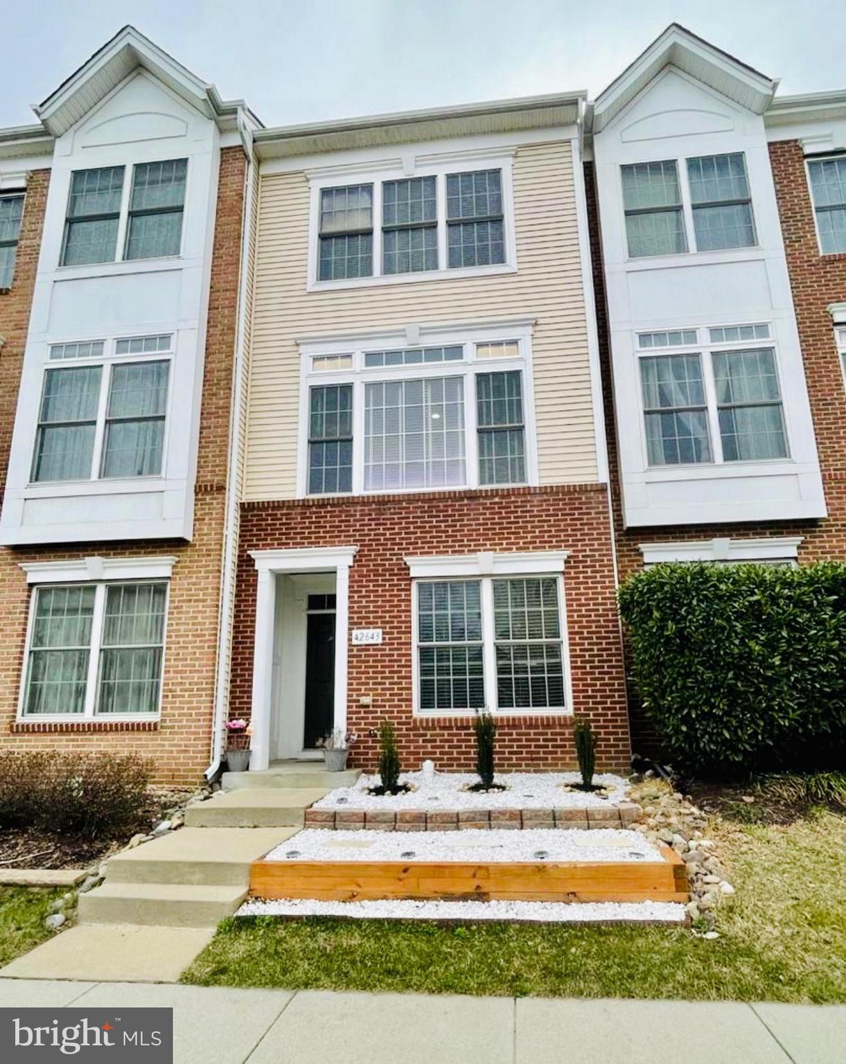 Beautiful 3-Level Townhome in Sought-After South Riding!
Well-maintained and move-in ready, this 3-level townhome features 3 bedrooms, 3.5 bathrooms, and a 1-car garage in the highly desirable South Riding community. The entry-level offers a welcoming foyer with hardwood floors, a full bath, and a flexible space ideal for a guest room or home office. The main level boasts hardwood flooring throughout the open living and dining areas, a powder room, and a spacious kitchen with granite countertops, stainless steel appliances (12/21), a water filtration system, pantry, and breakfast area with access to a private deck.
Upstairs you'll find two large bedrooms, each with its own full en-suite bathroom. Laundry conveniently located on the upper level with newer washer/dryer (11/21). Recent Updates: Furnace, A/C & Smart Thermostat (10/22), Garage Flooring & Storage Racks (03/22), Stainless Steel Appliances (12/21), Washer/Dryer (11/21). Excellent location with easy access to community amenities, including pools, trails, playgrounds, tennis courts, and Dulles South Rec Center. Close to shopping, schools, Route 50, Route 28, and Dulles Airport.
Don’t miss this opportunity to own in one of Loudoun County’s most popular communities!
Seller requires rent back until 10/30/2025