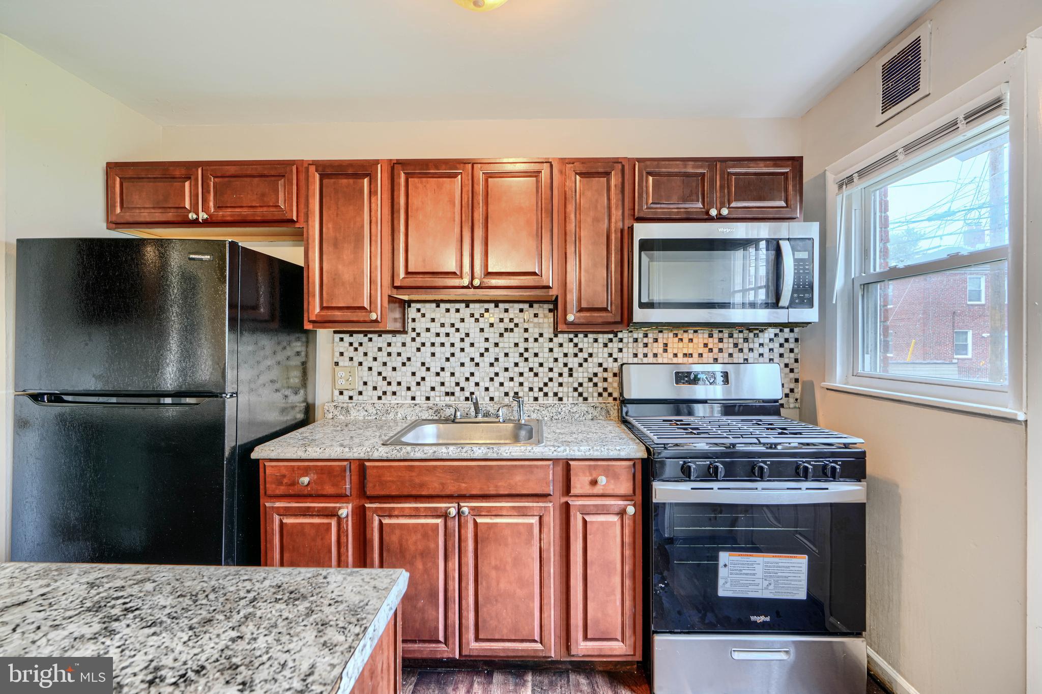 1710 WHITE OAK