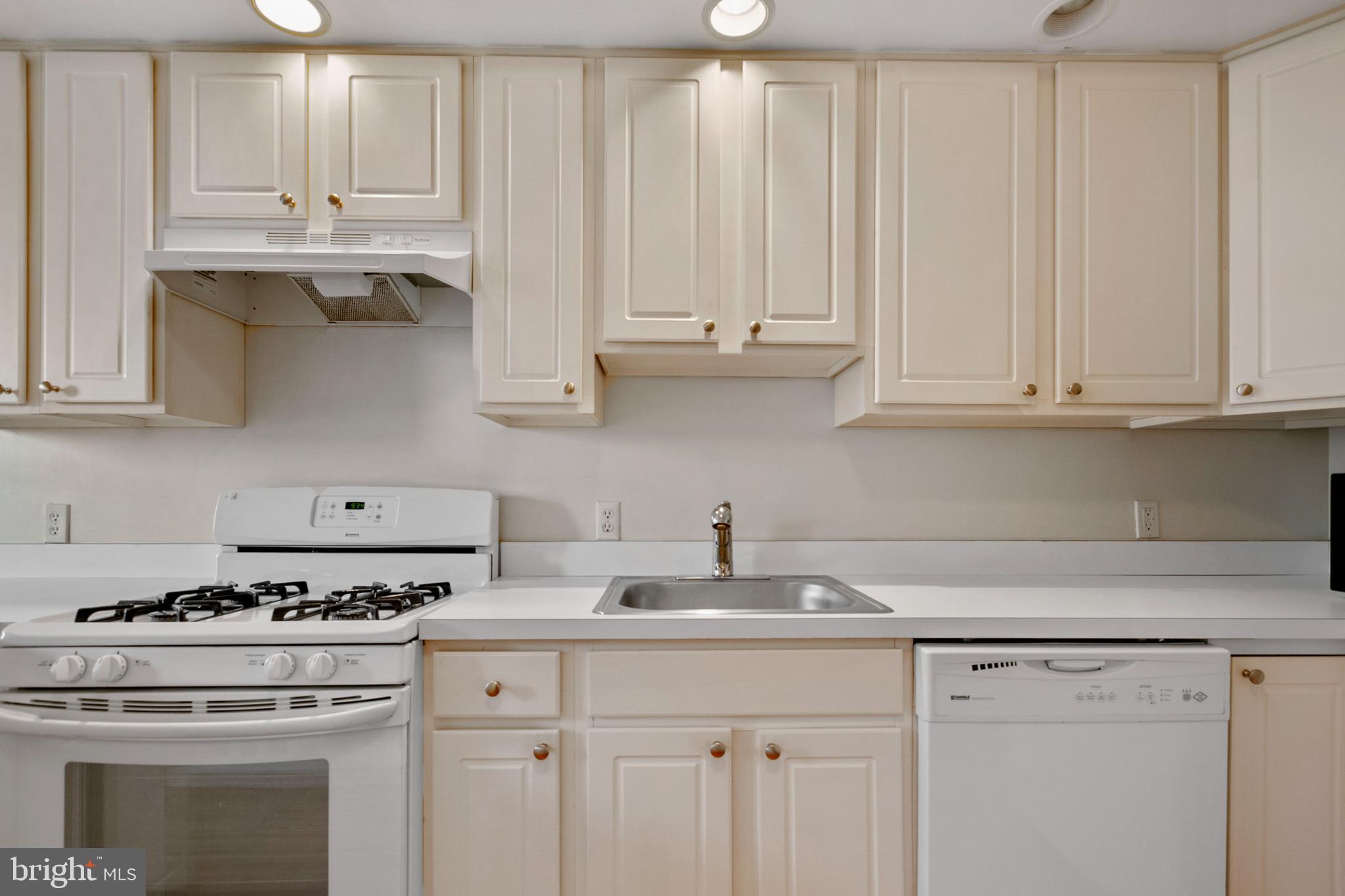 LOCUST POINT - Residential Lease