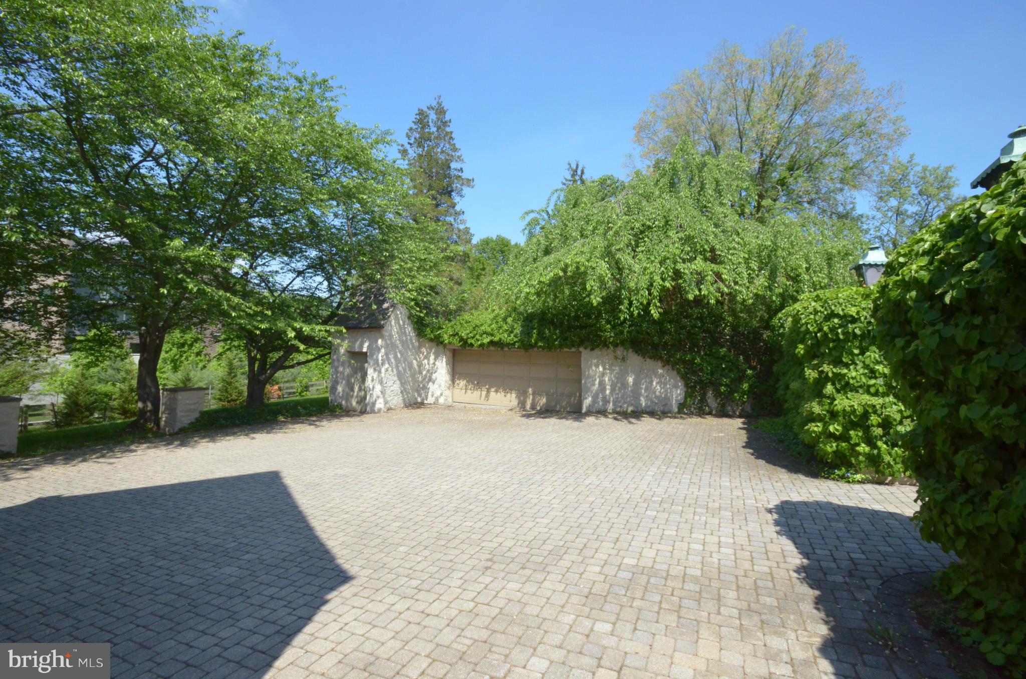 ROLAND PARK - Residential