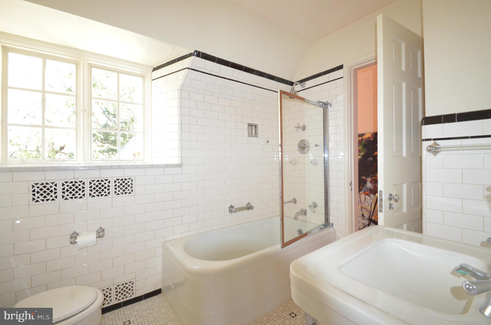 ROLAND PARK - Residential