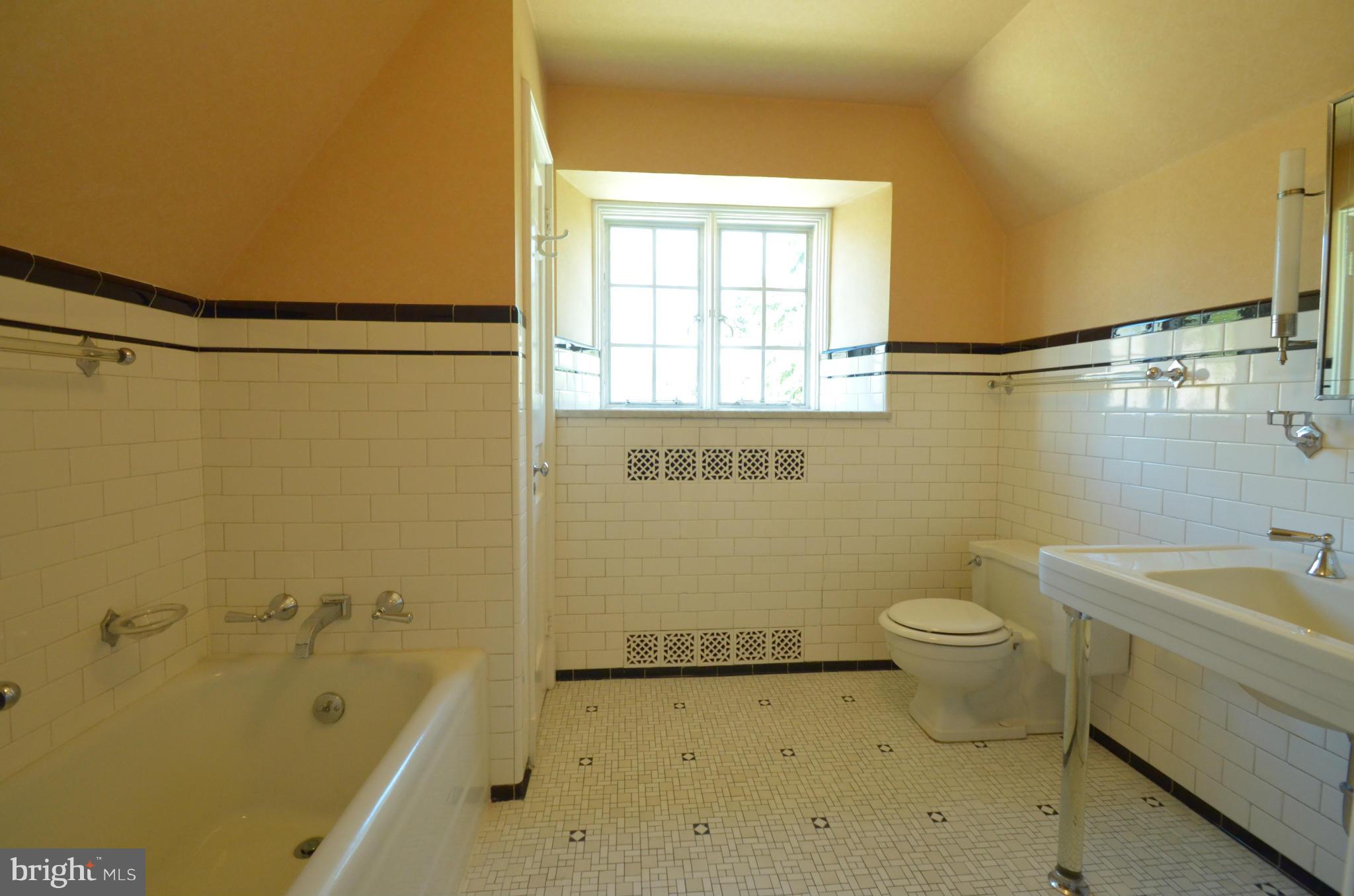 ROLAND PARK - Residential