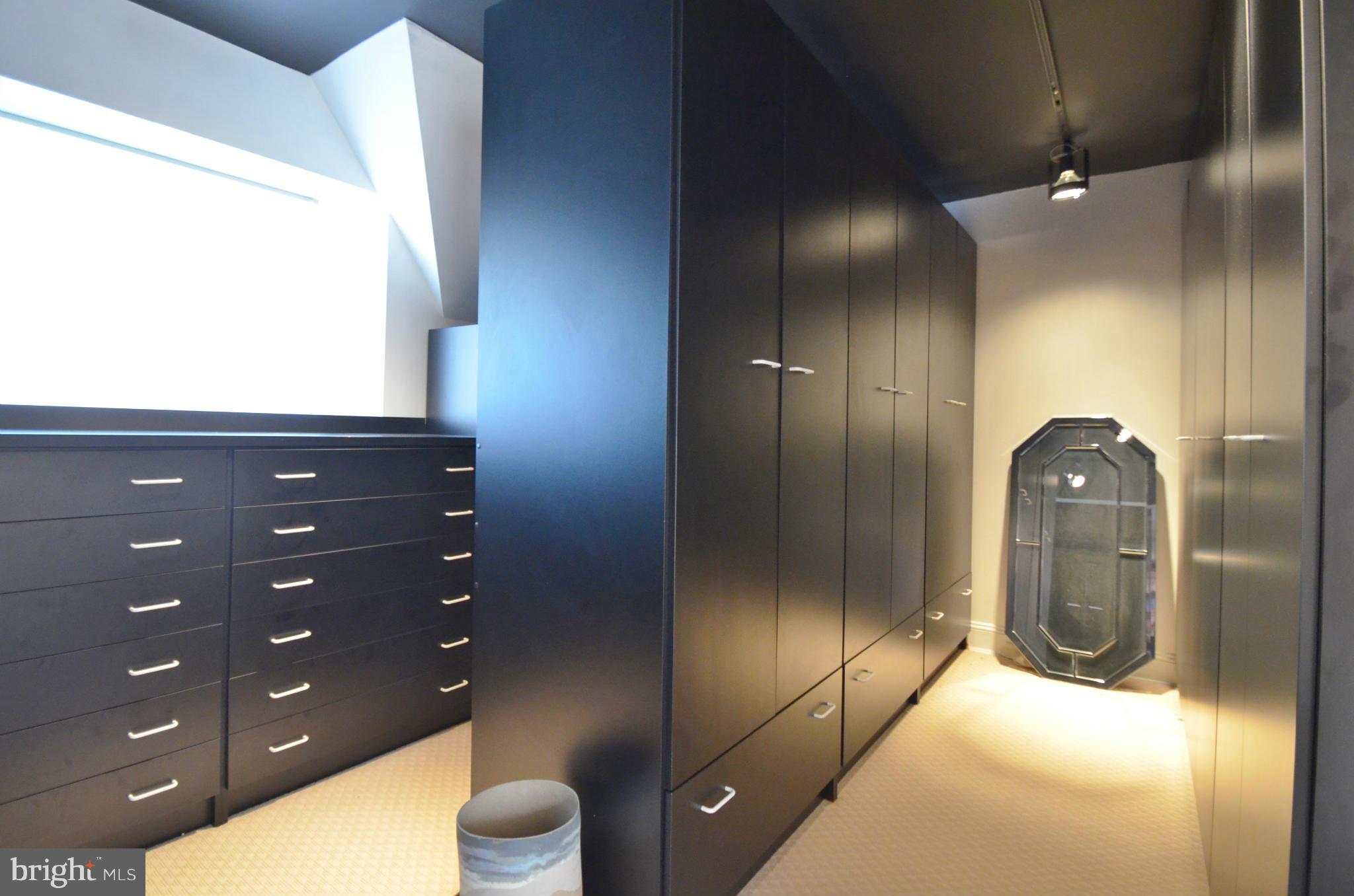 ROLAND PARK - Residential