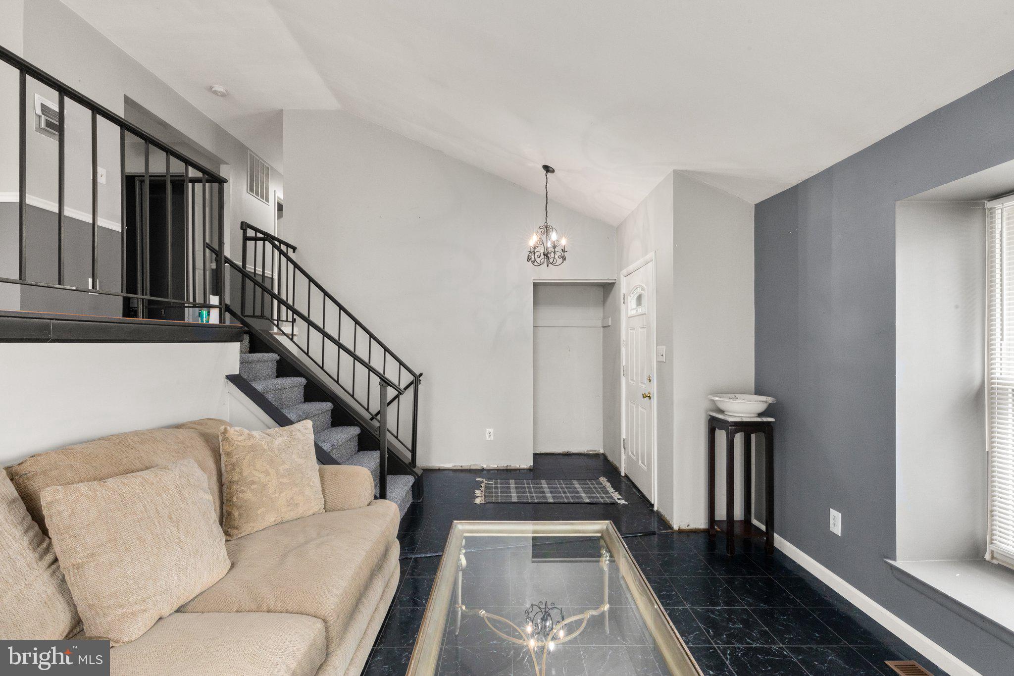 43 MAXA COURT
