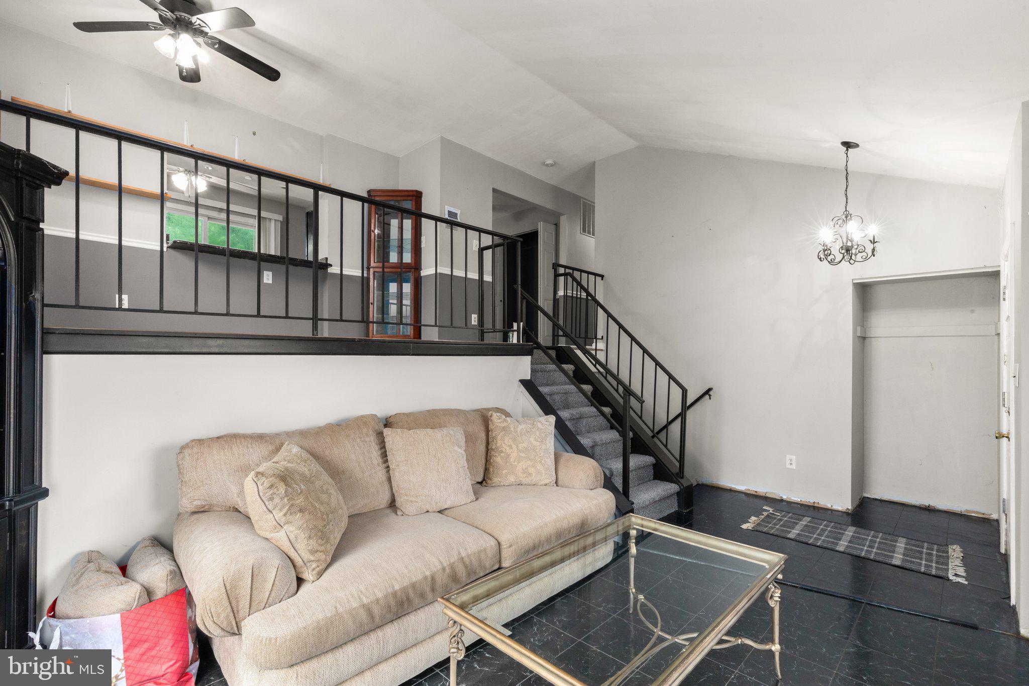 43 MAXA COURT