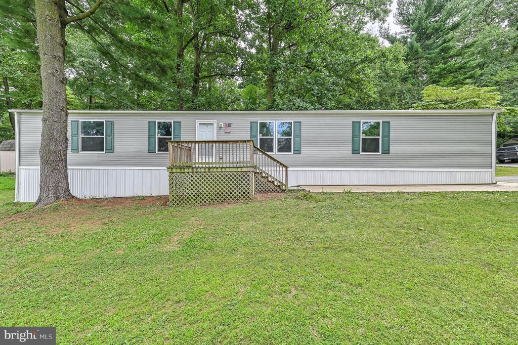 Photo of 210 MAPLE LN, NEW PROVIDENCE, PA 17560 (MLS # PALA2038150)