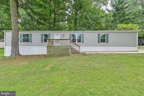 Photo of 210 MAPLE LN, NEW PROVIDENCE, PA 17560 (MLS # PALA2038150)