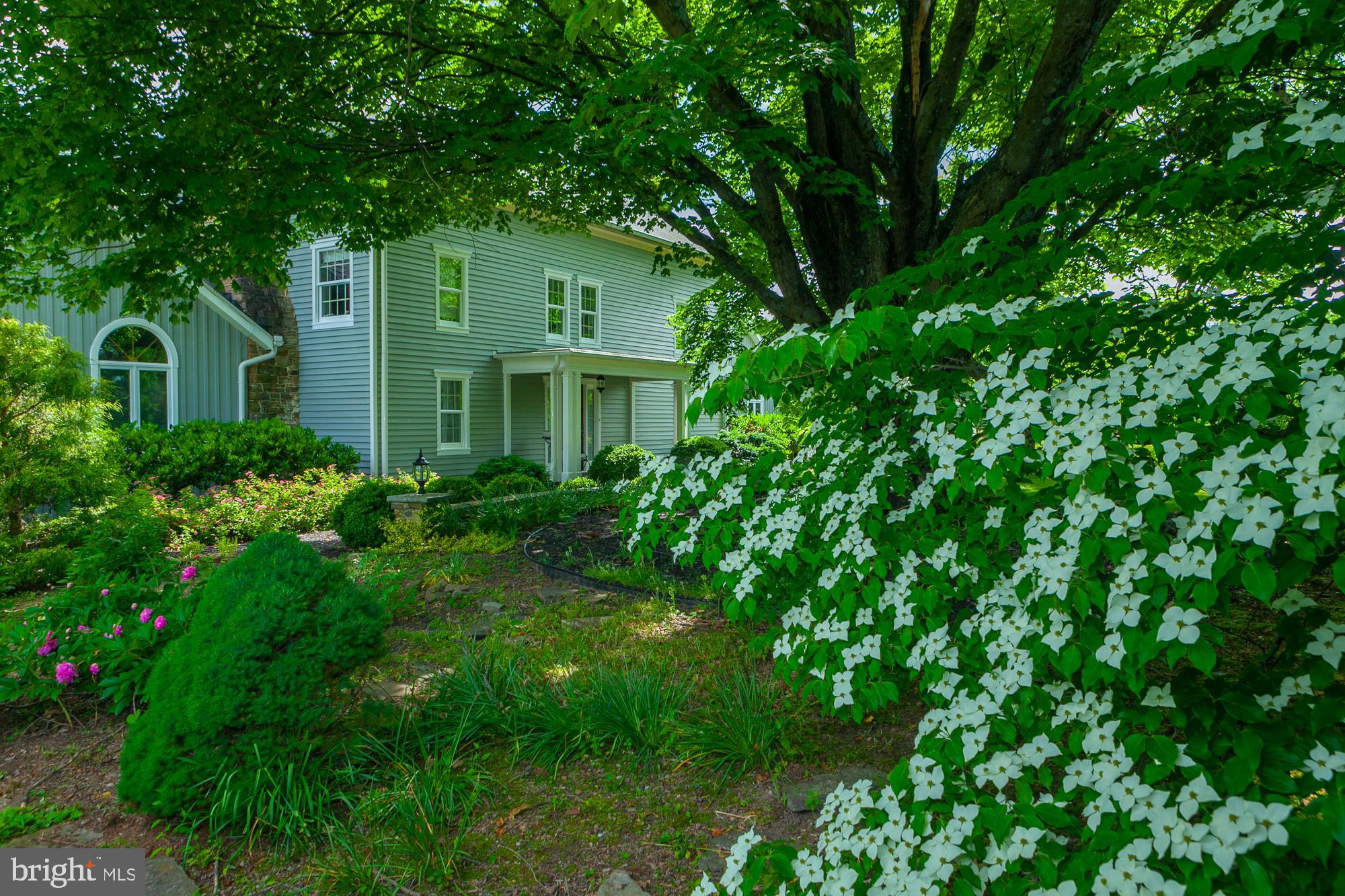 2548 MOUNTAIN LAKE ROAD
