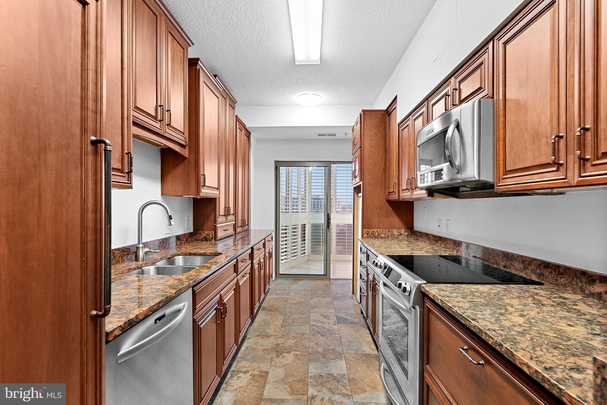 LANSDOWNE WOODS - Residential