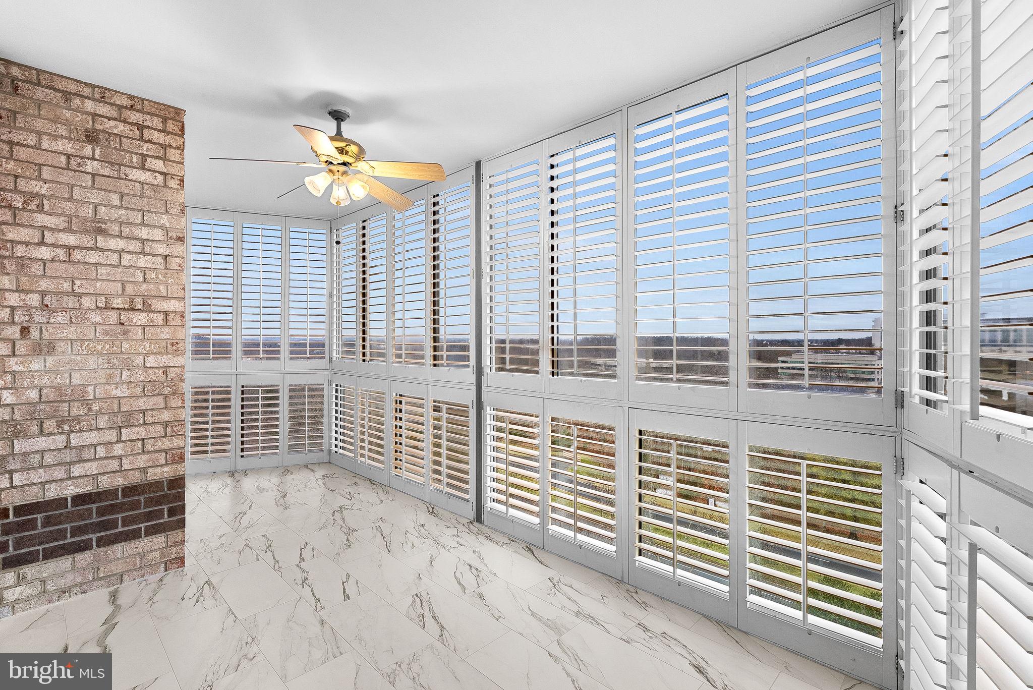 LANSDOWNE WOODS - Residential