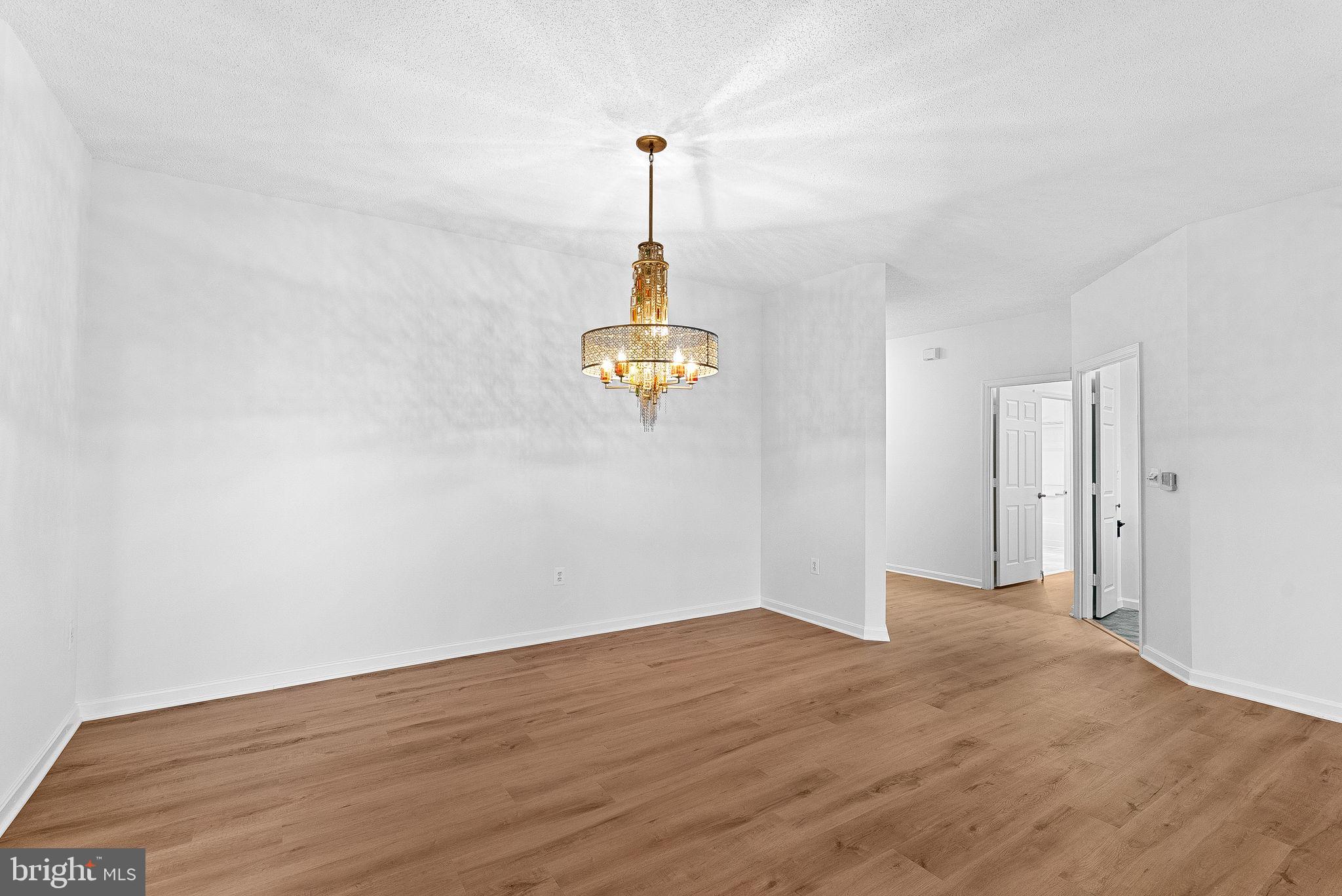 LANSDOWNE WOODS - Residential