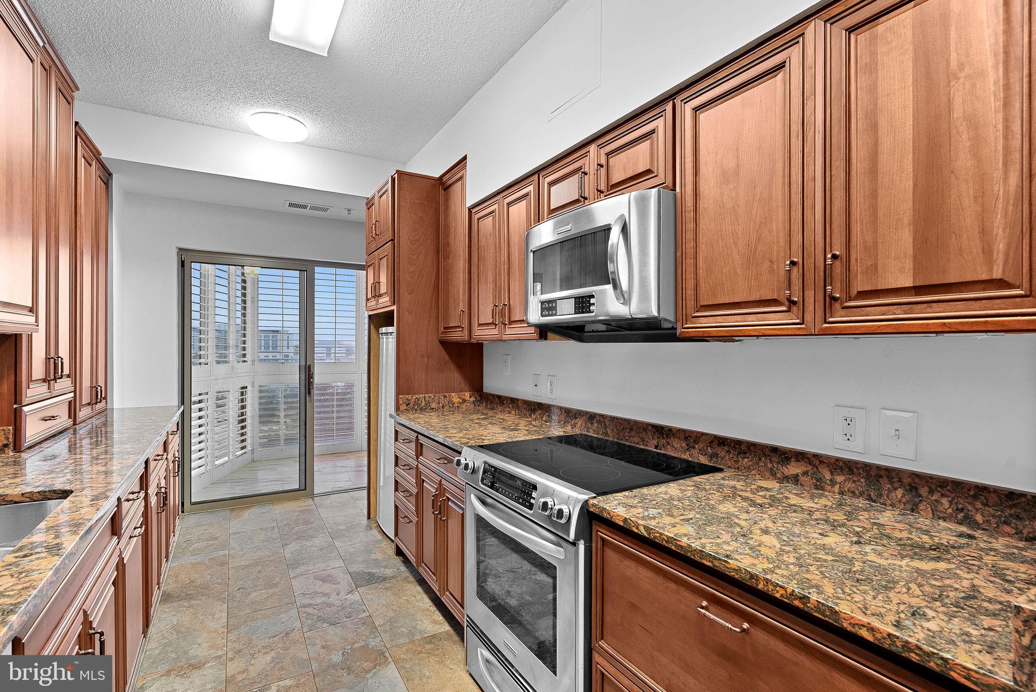 LANSDOWNE WOODS - Residential