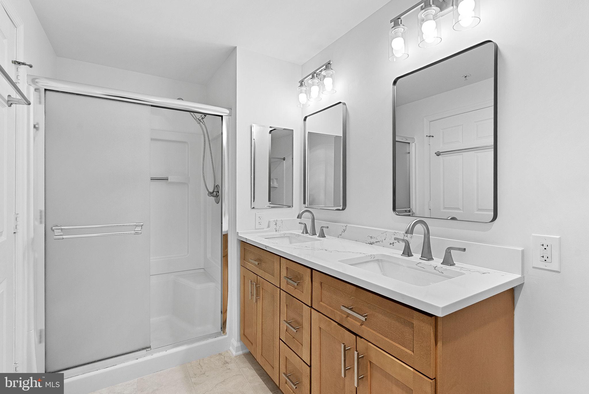 LANSDOWNE WOODS - Residential