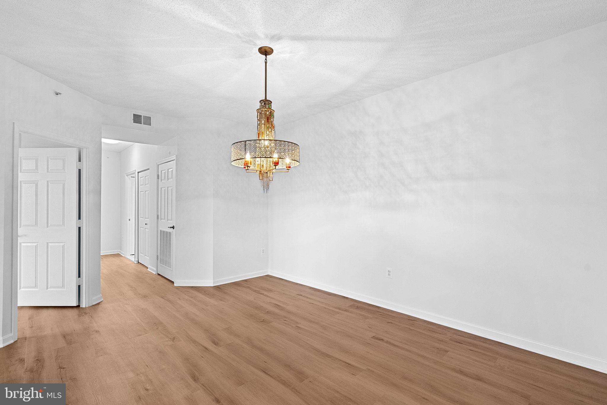 LANSDOWNE WOODS - Residential