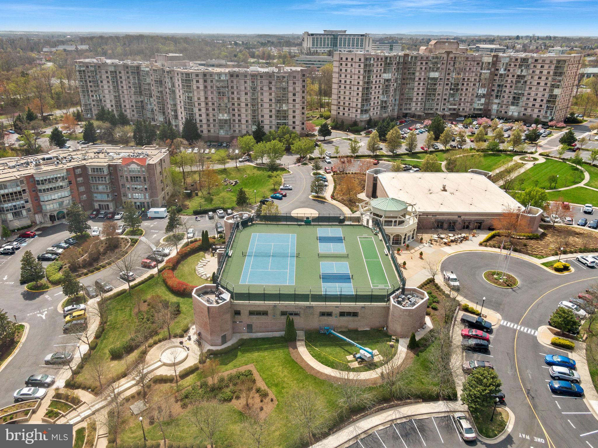 LANSDOWNE WOODS - Residential