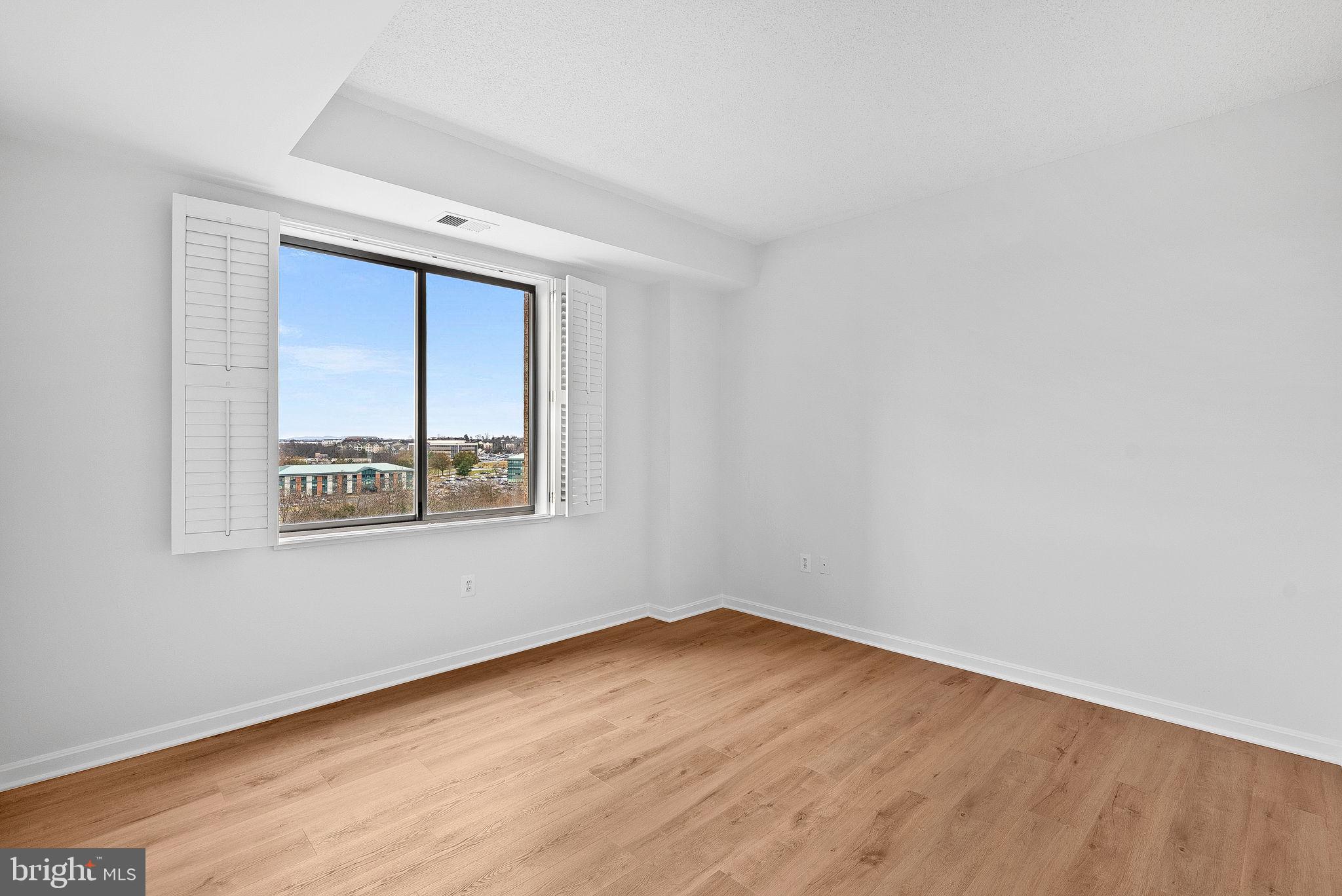 LANSDOWNE WOODS - Residential