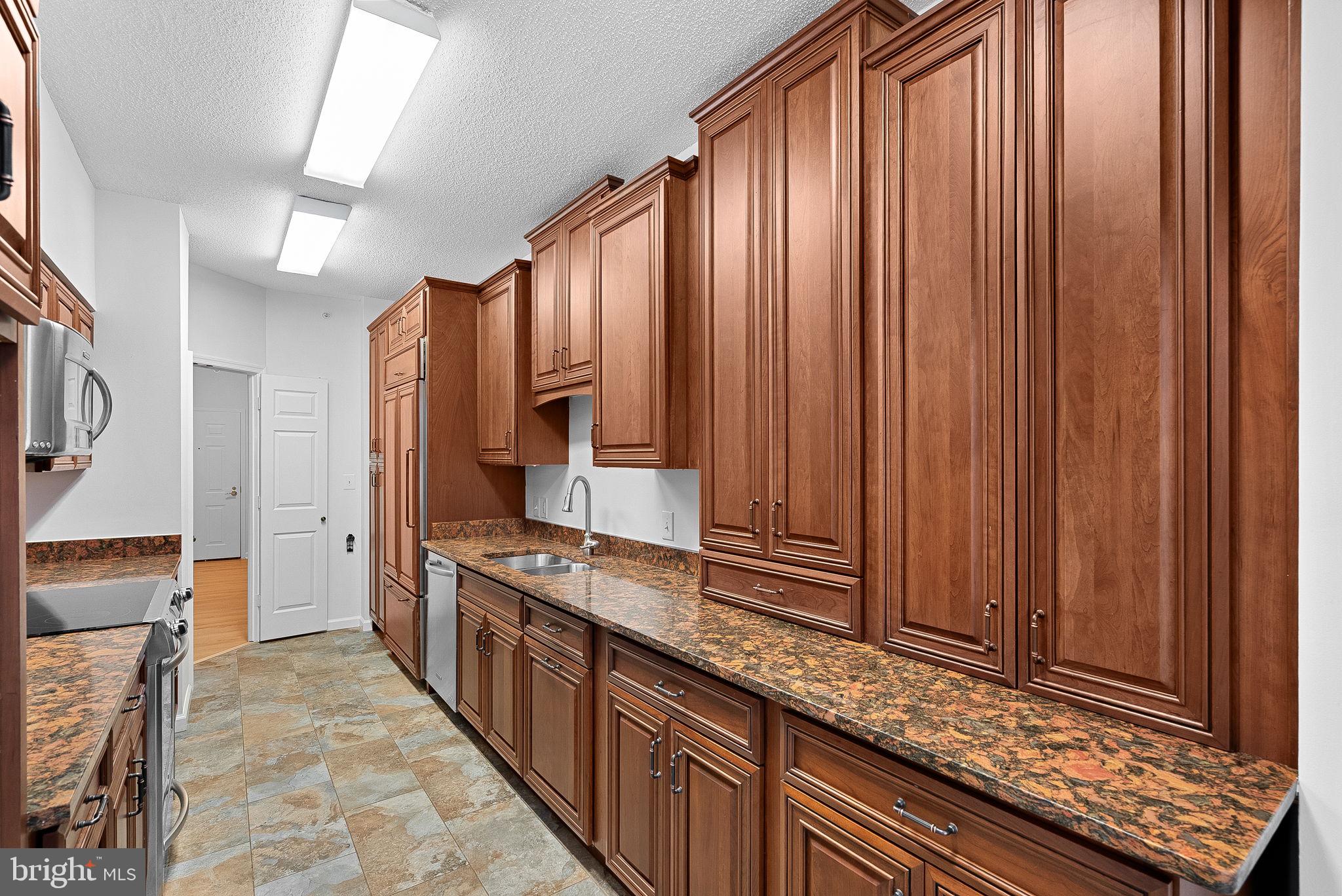 LANSDOWNE WOODS - Residential