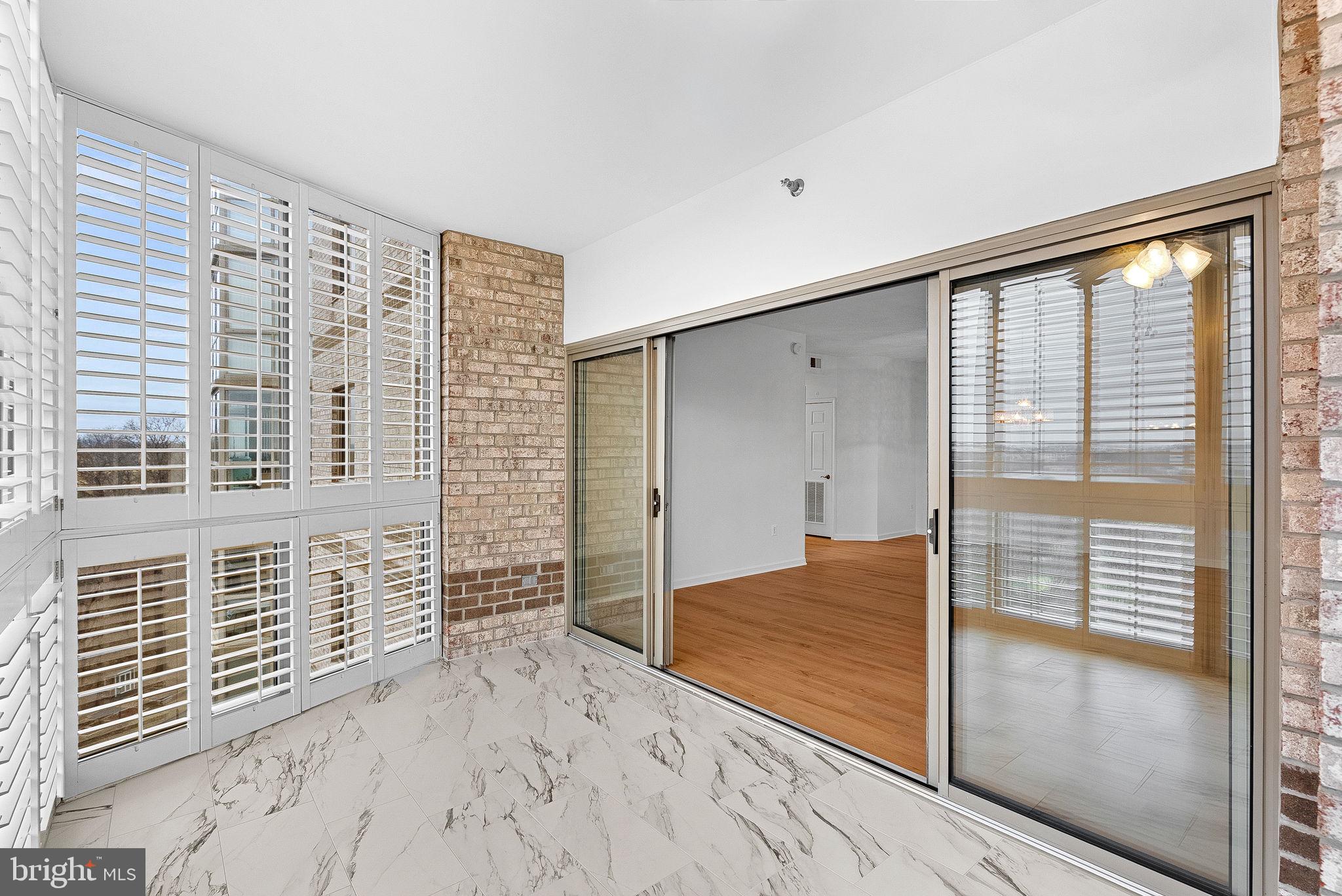 LANSDOWNE WOODS - Residential