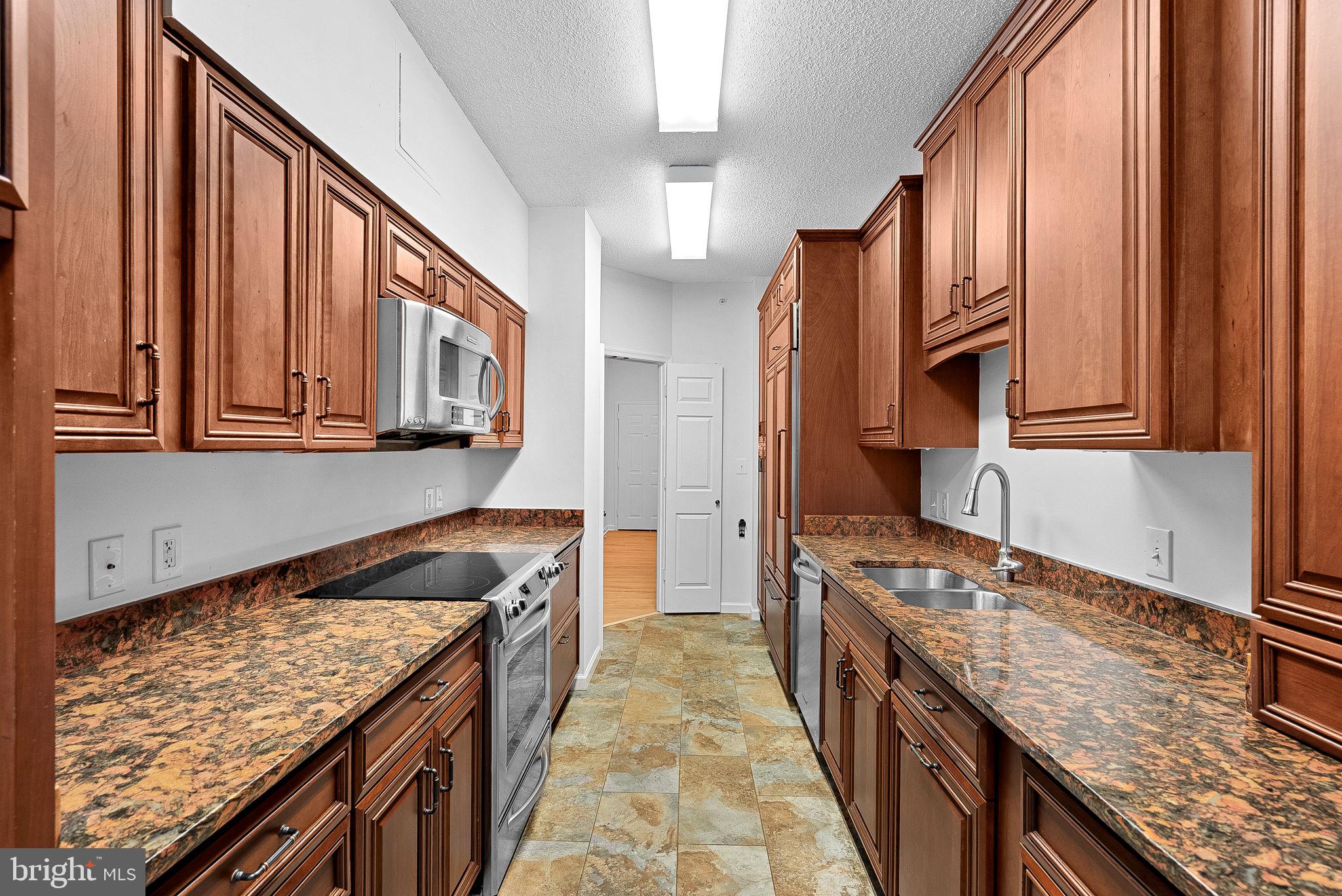 LANSDOWNE WOODS - Residential