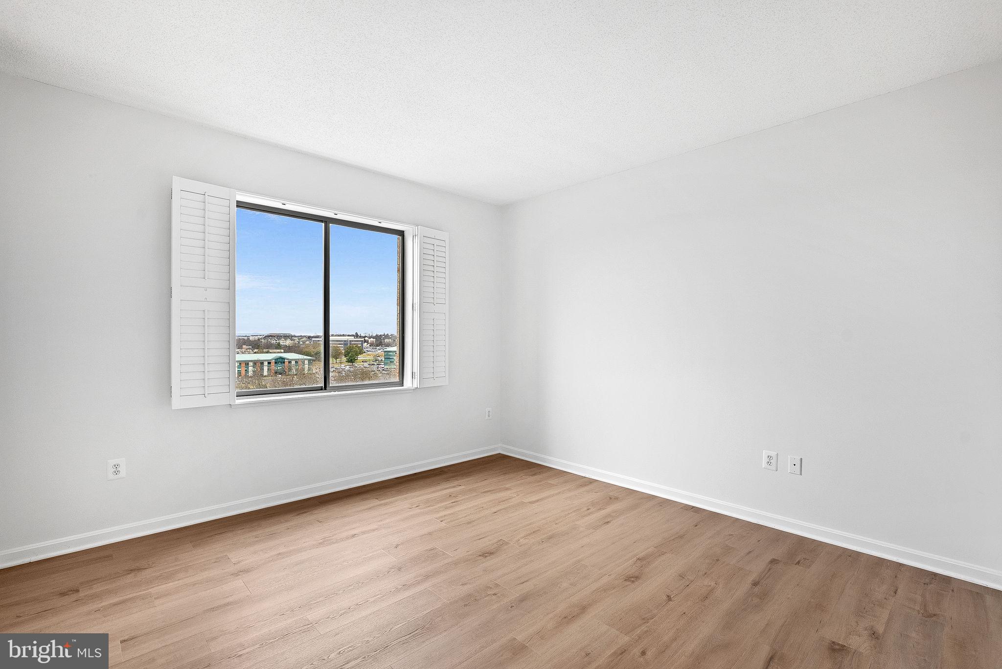 LANSDOWNE WOODS - Residential