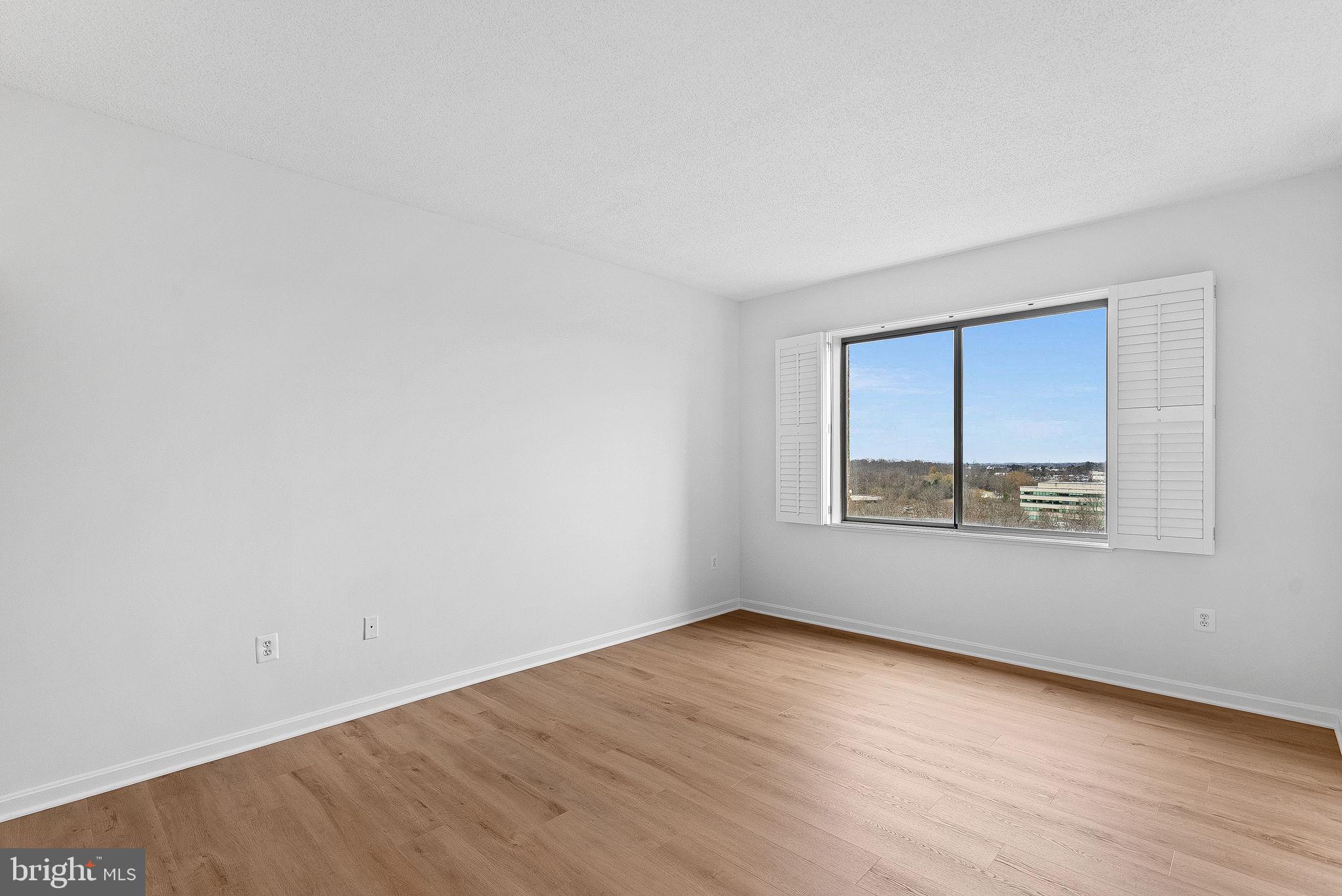 LANSDOWNE WOODS - Residential