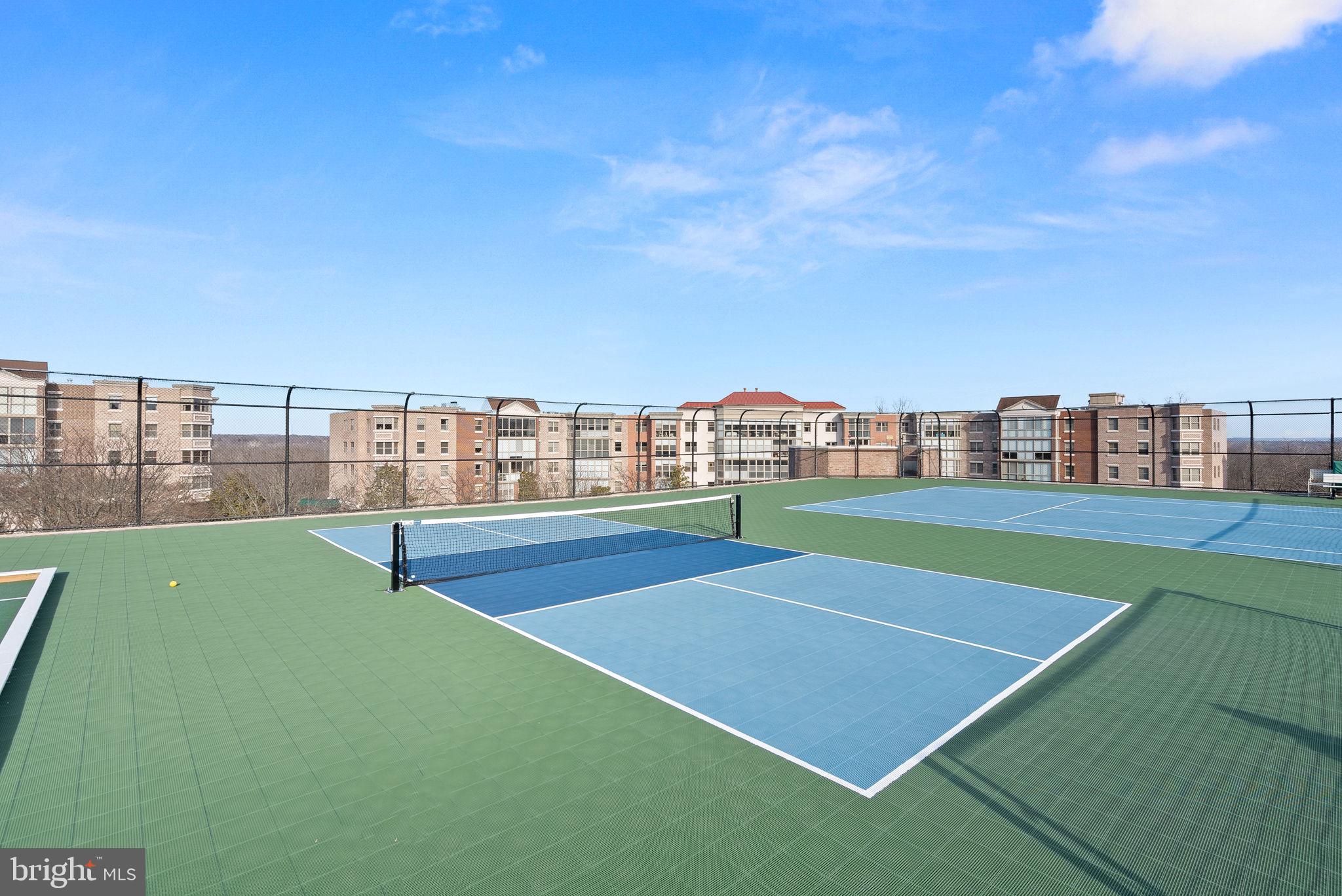 LANSDOWNE WOODS - Residential