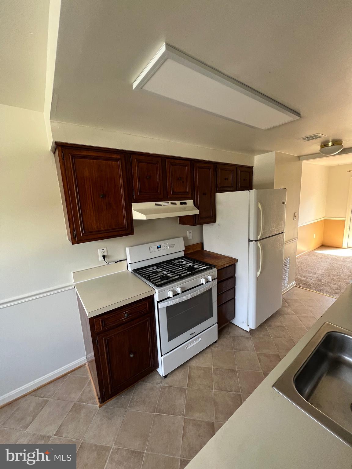 VILLAGE OF OAKLAND MILLS - Residential Lease