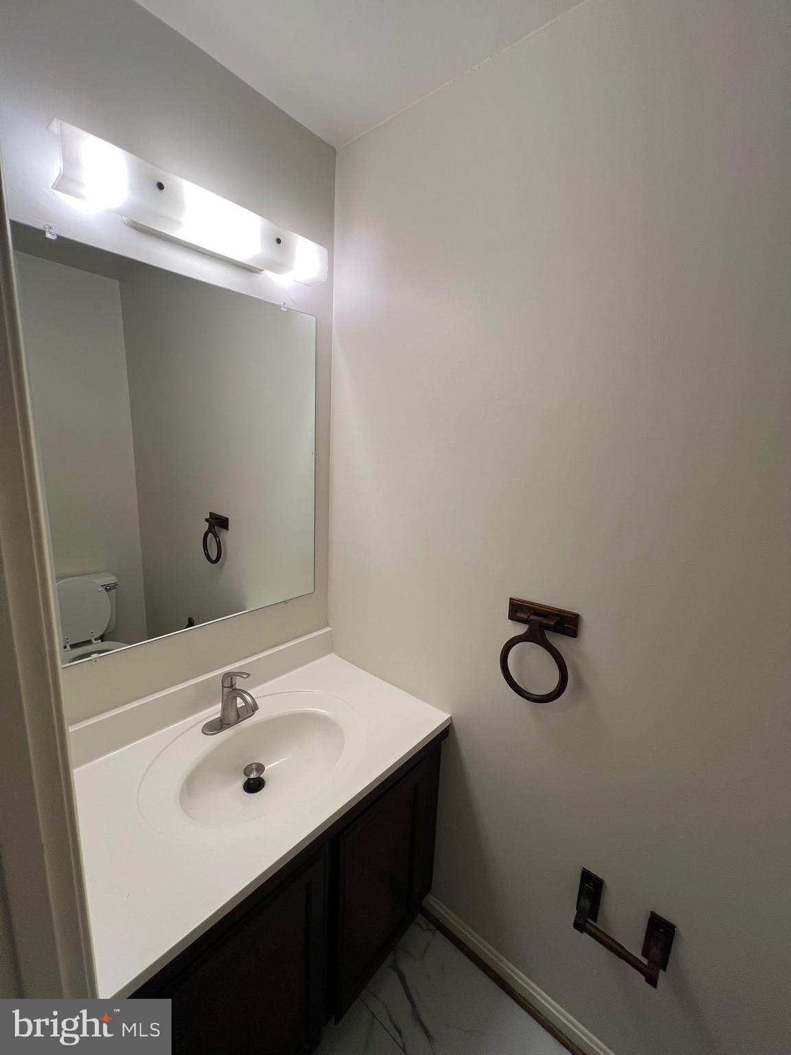 VILLAGE OF OAKLAND MILLS - Residential Lease