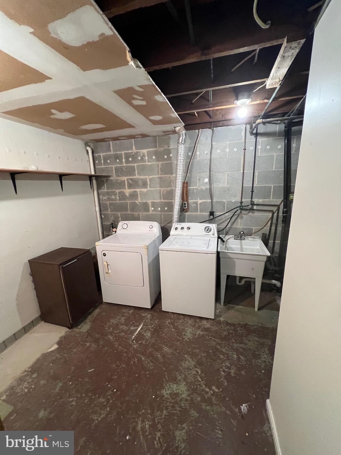 VILLAGE OF OAKLAND MILLS - Residential Lease