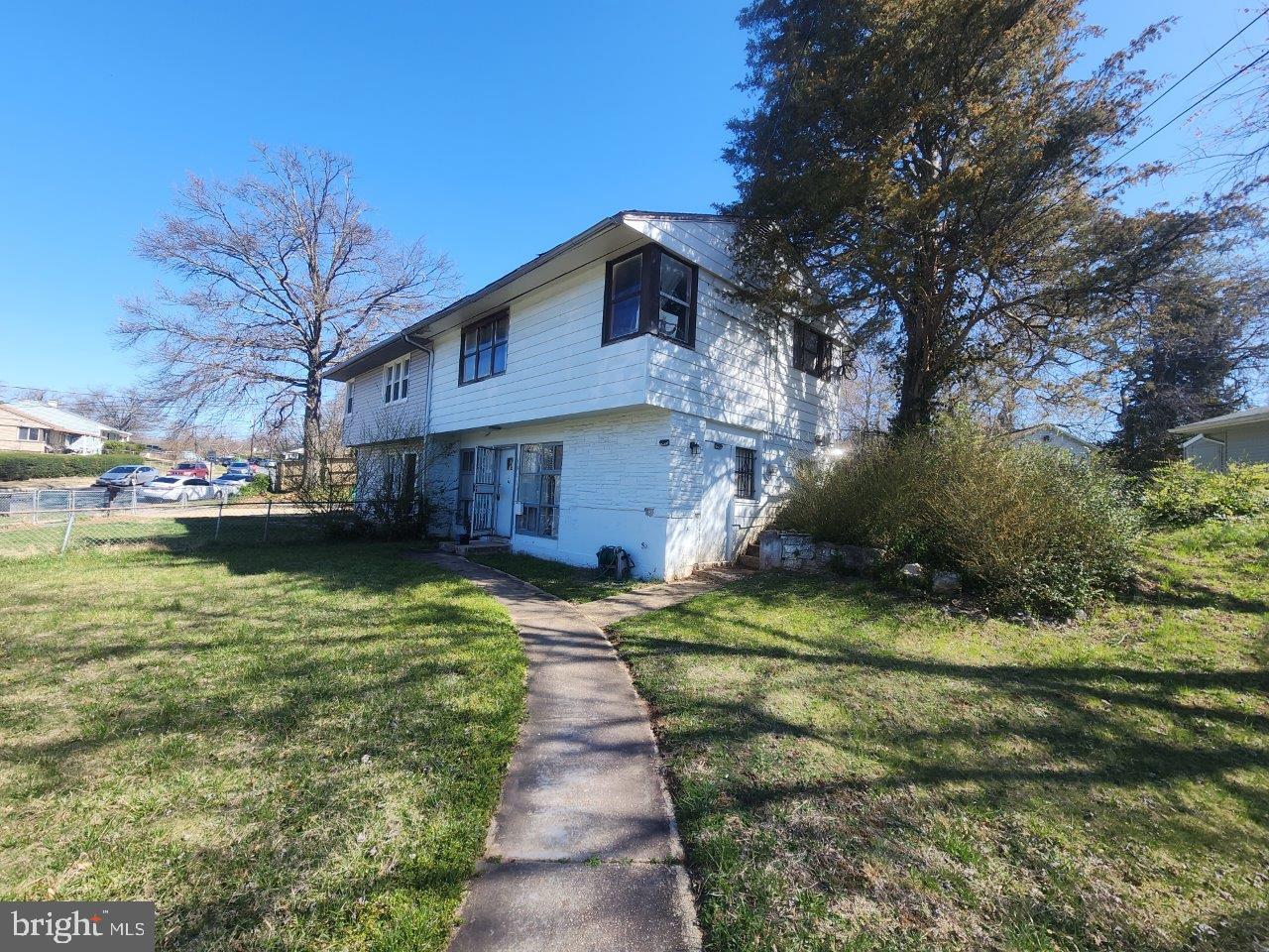 Discover a prime investment opportunity in the sought-after Palmer Park subdivision. This 3-bedroom, 1.5-bathroom offers 988 sq. ft. of potential and ample room for outdoor enhancements or future expansions. The main level laundry is a plus. The end-of-row design ensures added privacy and natural light. Whether you are a first time home buyer, an new investor or a seasoned investor, you will appreciate the low maintenance requirements and the opportunity to capitalize on the growing demand in this area. With on-street parking and a well-established neighborhood, this property is poised for strong rental returns or resale value appreciation. Seize the chance to invest in a property with solid fundamentals and the potential for significant returns in a thriving community. Don’t miss out on this opportunity!