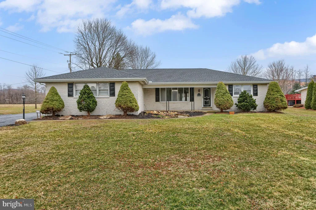 425 Pine Road, Mount Holly Springs, PA 17065