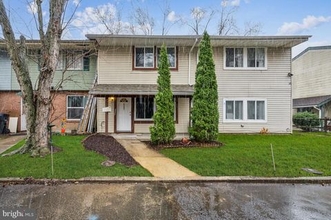 Townhouse For Sale - 827 E Elm Avenue<br/> LINDENWOLD, NJ 08021