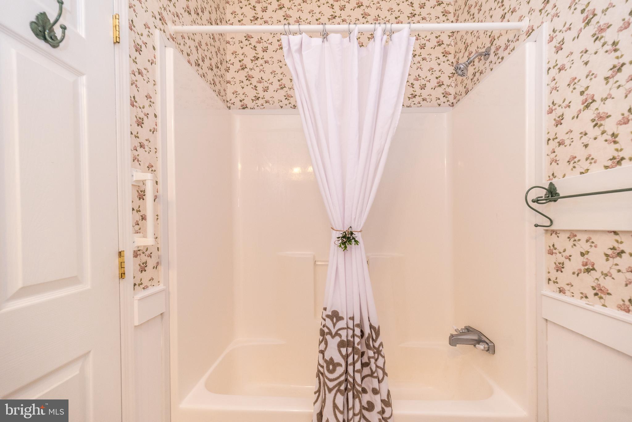 QUIET ACRES - Residential