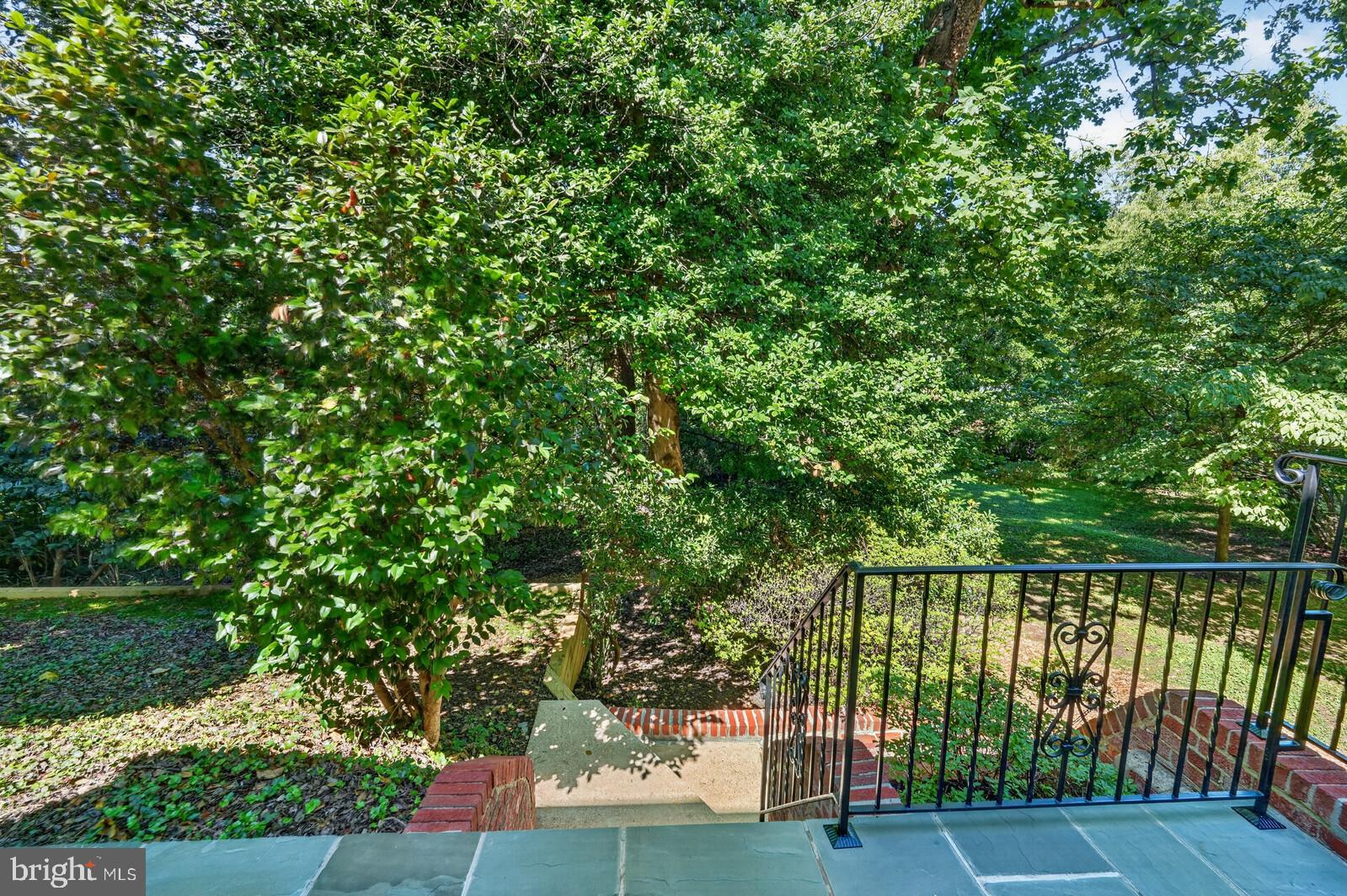 805 RIDGE PLACE