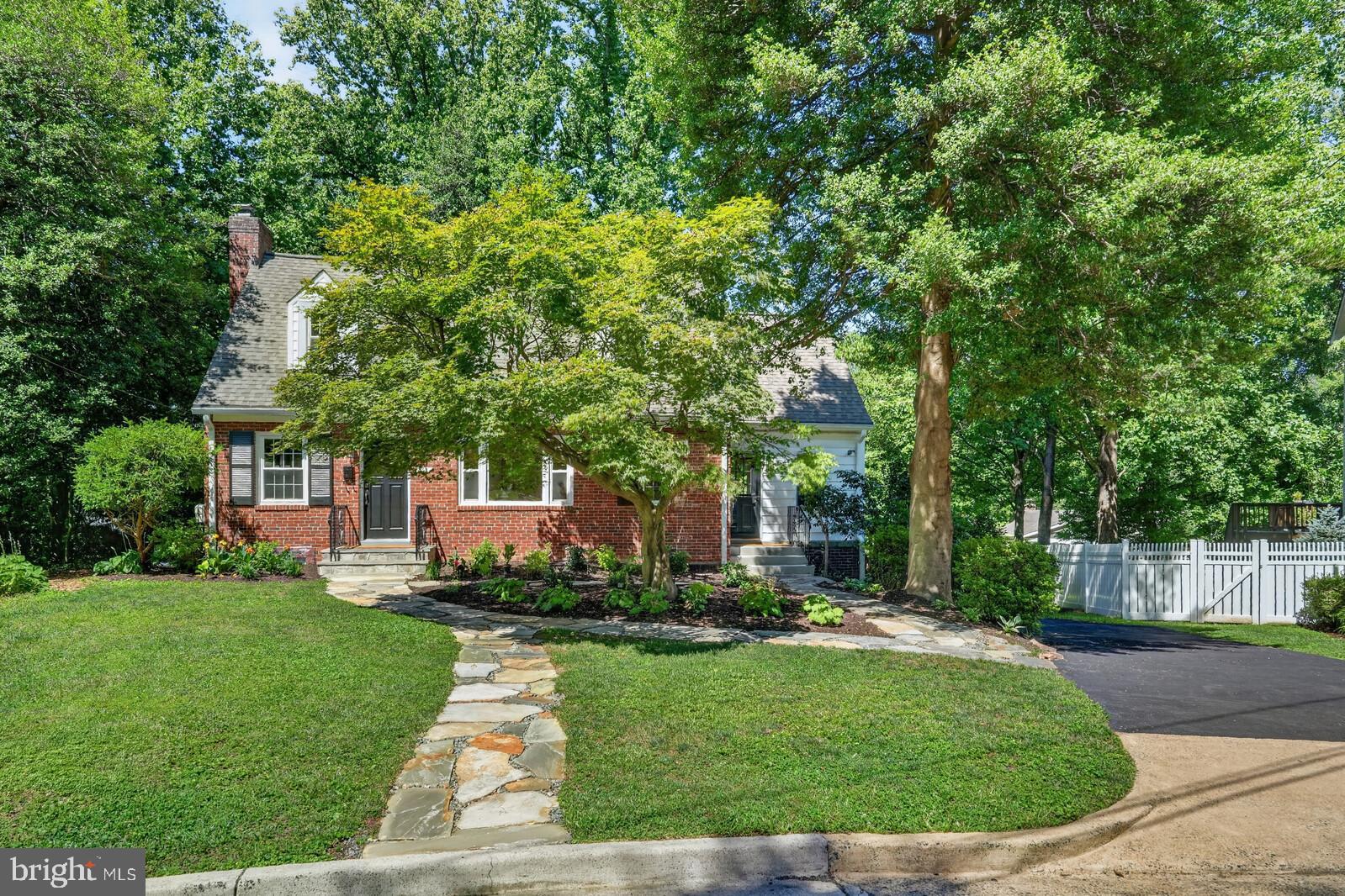 805 RIDGE PLACE