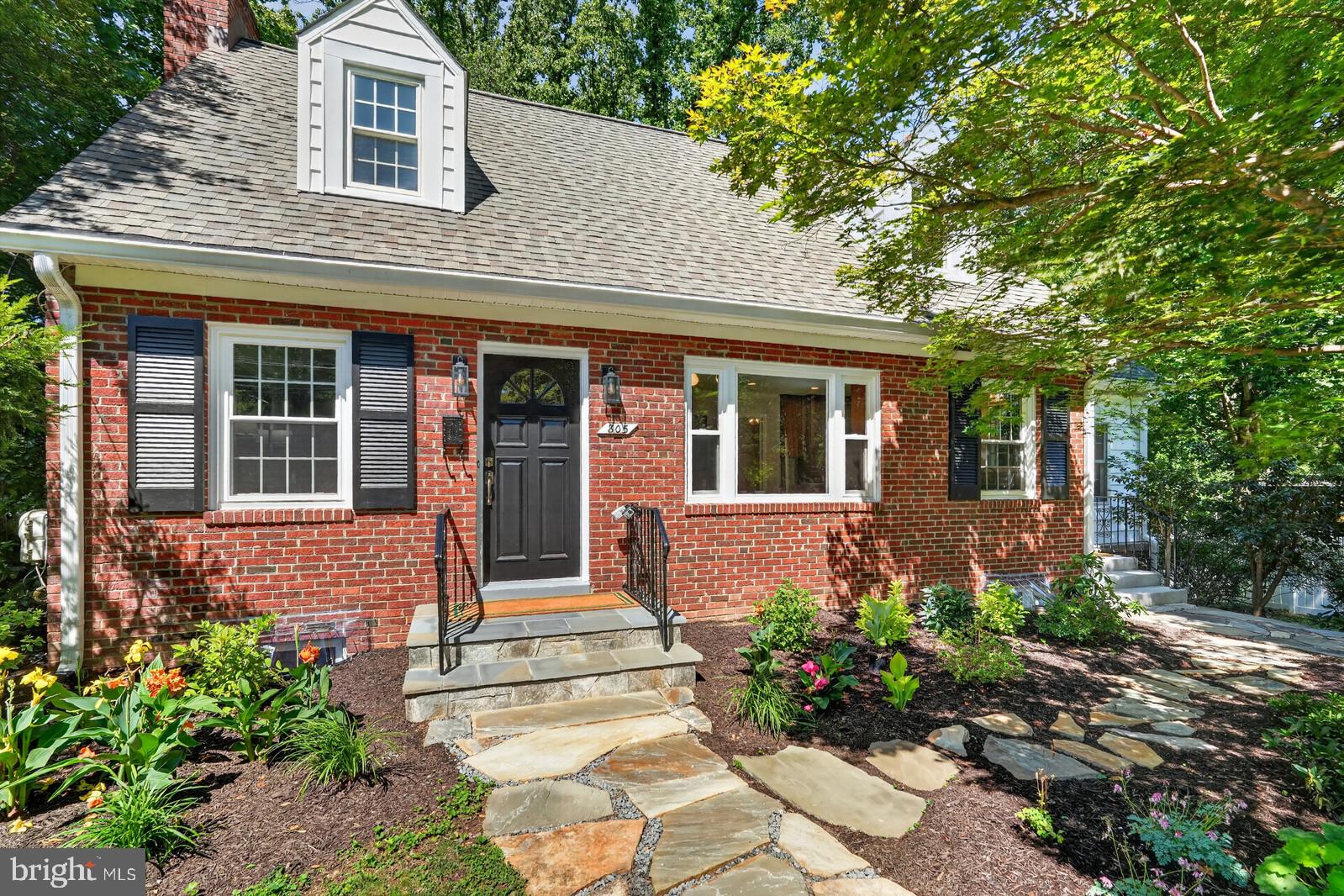 805 RIDGE PLACE