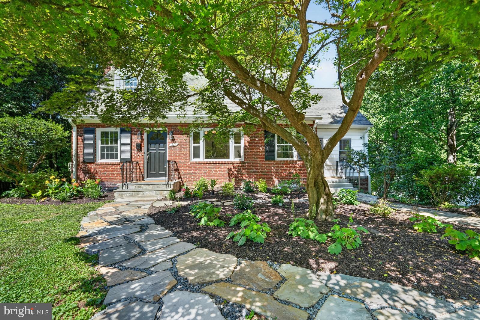 805 RIDGE PLACE