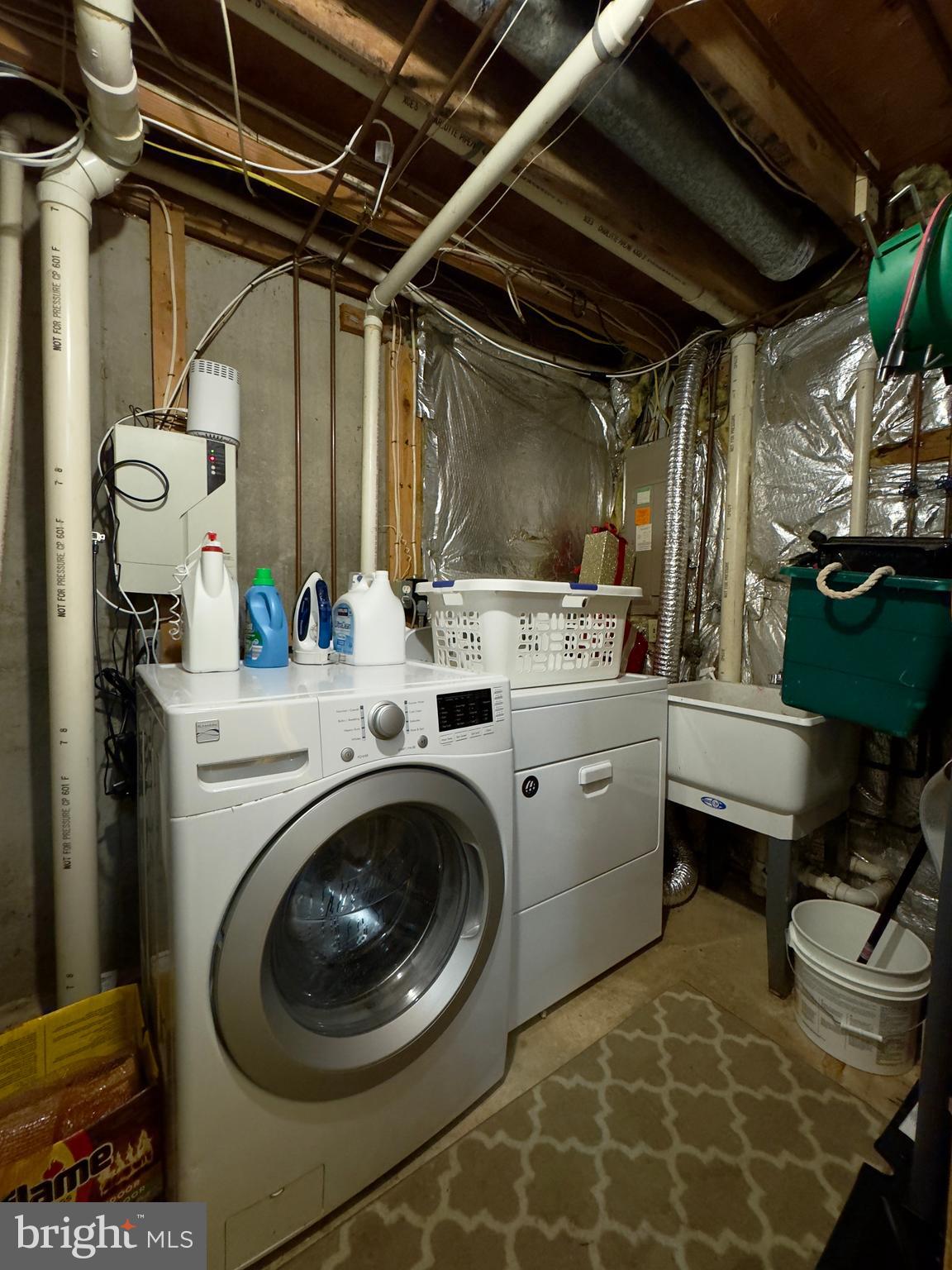 WINSTEN ESTATES - Residential Lease