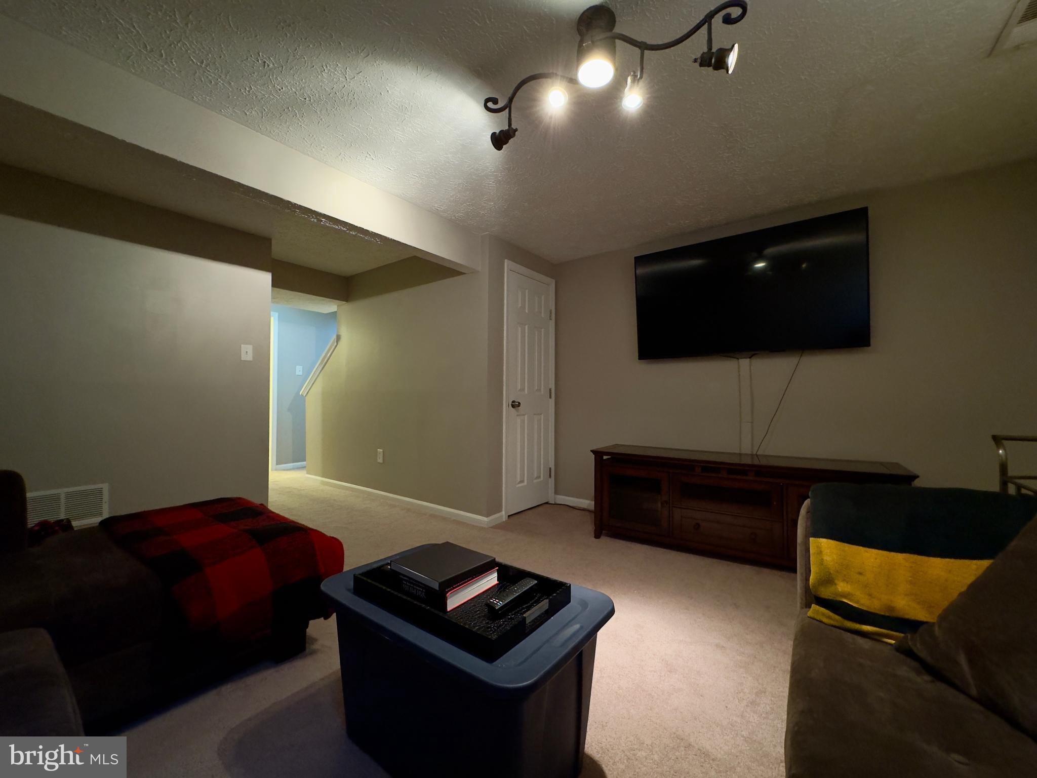 WINSTEN ESTATES - Residential Lease