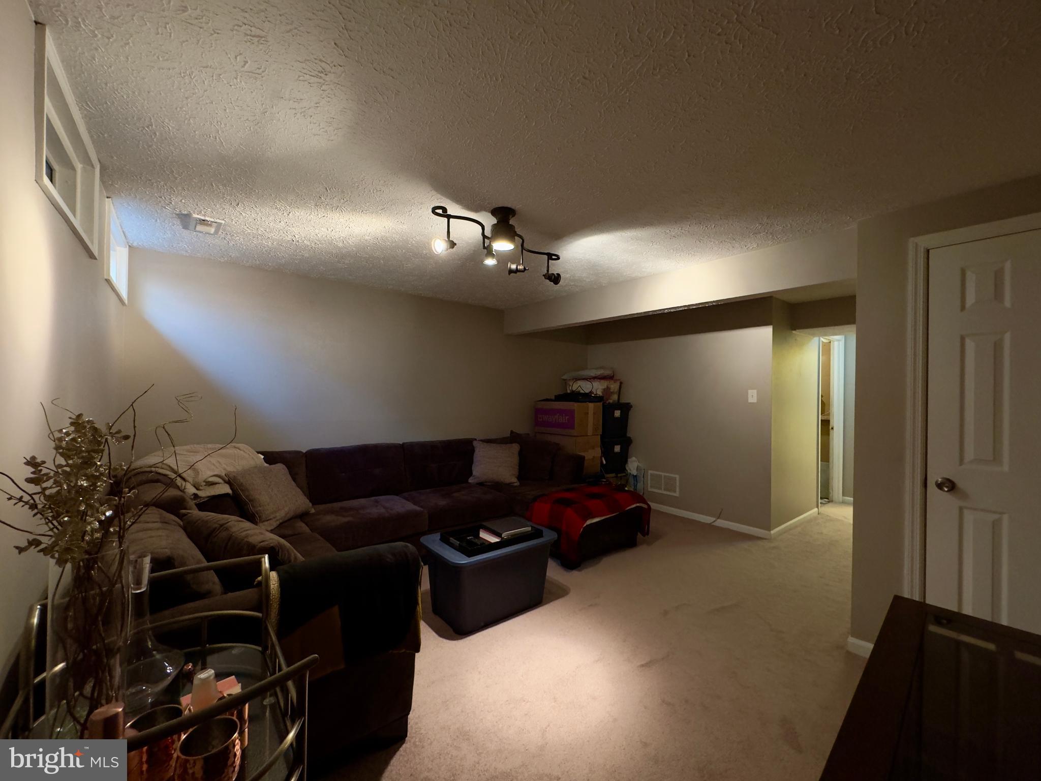 WINSTEN ESTATES - Residential Lease