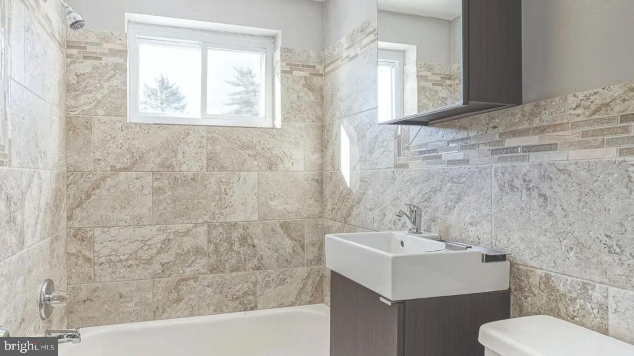 3728 SCHLEICHER AVENUE