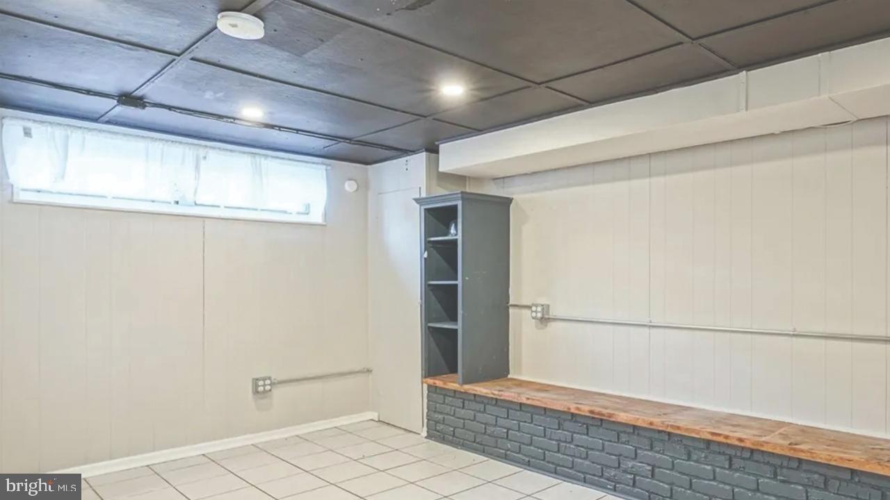 3728 SCHLEICHER AVENUE