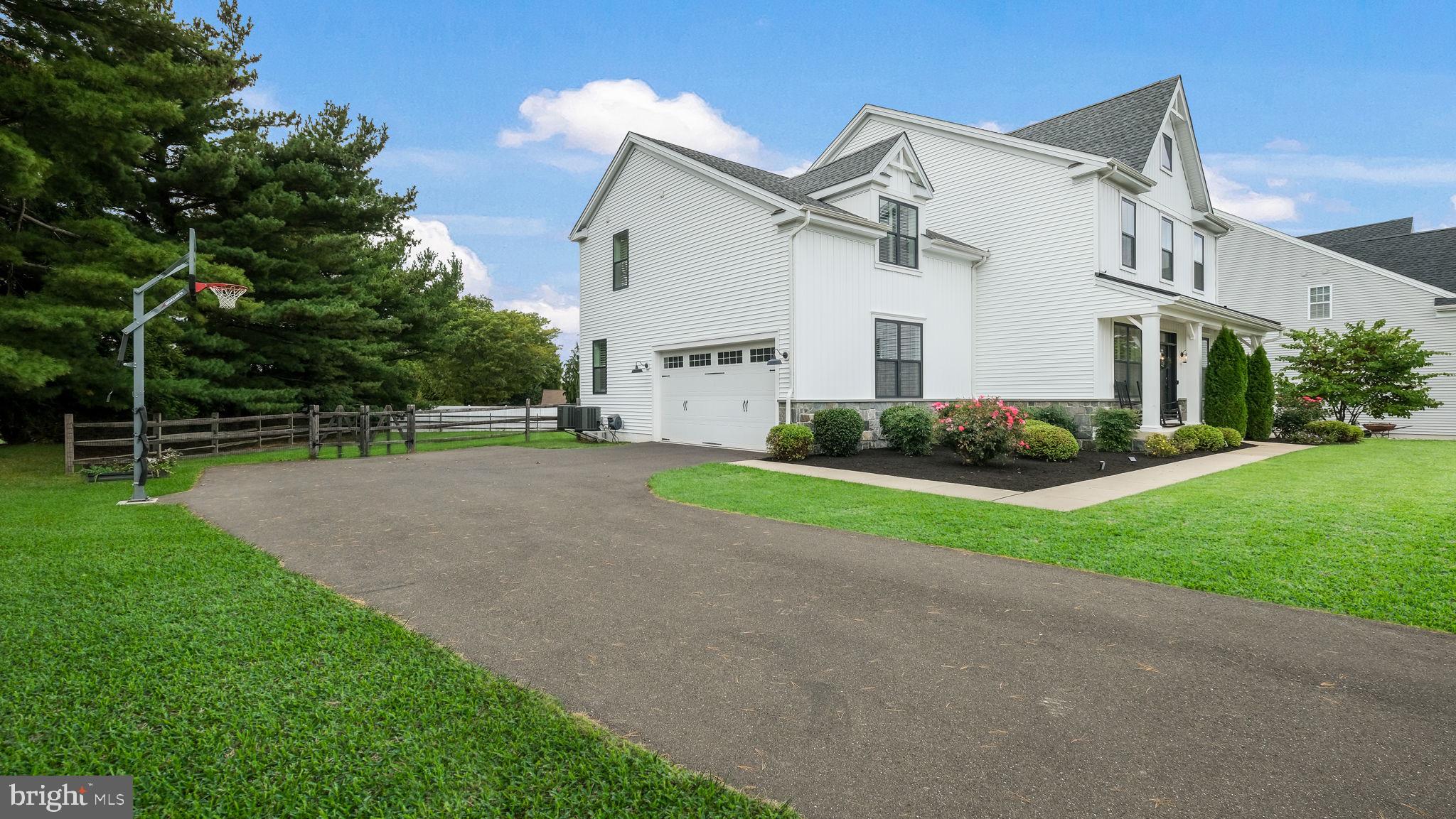 3302 APPLEWOOD COURT