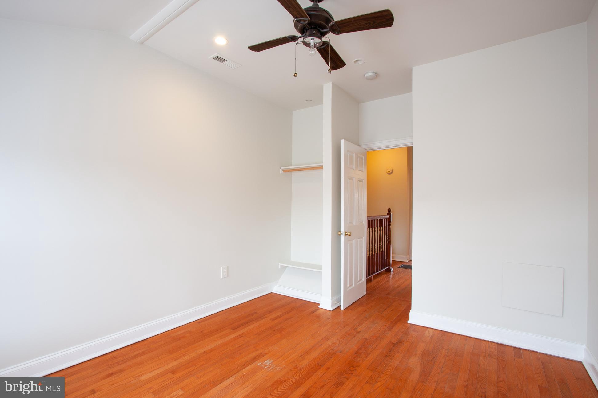 HOLLINS MARKET - Residential