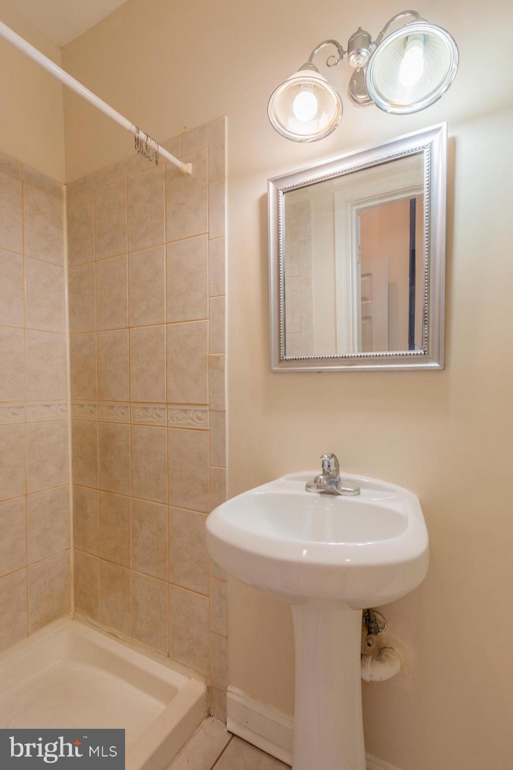 HOLLINS MARKET - Residential