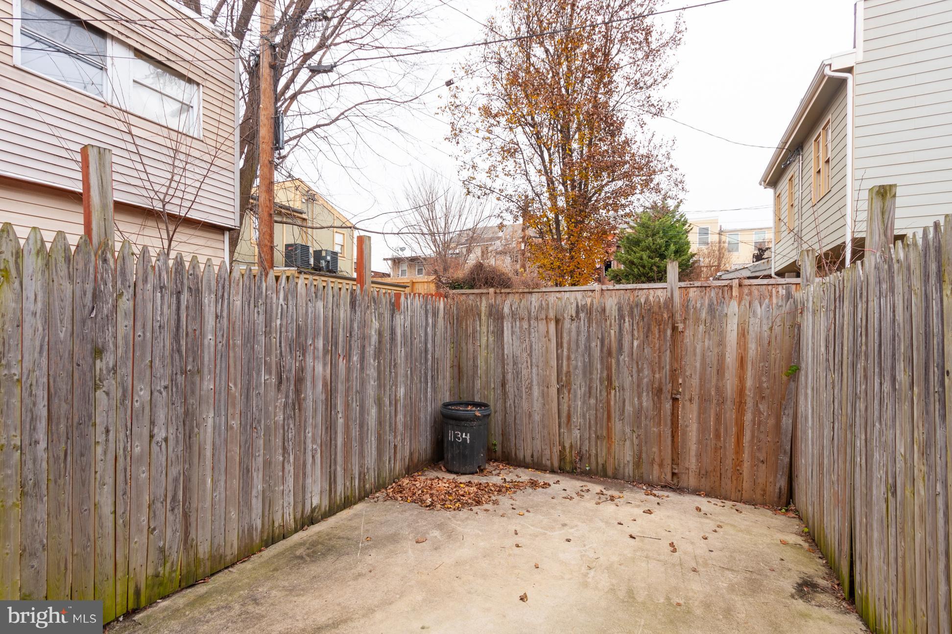 HOLLINS MARKET - Residential