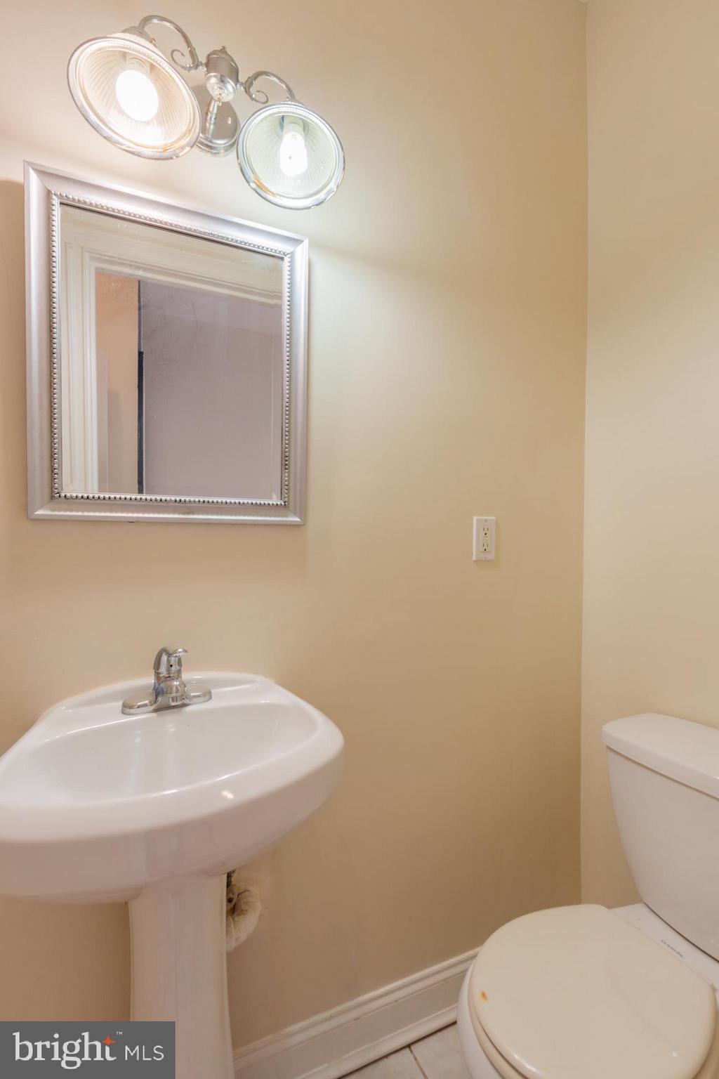 HOLLINS MARKET - Residential