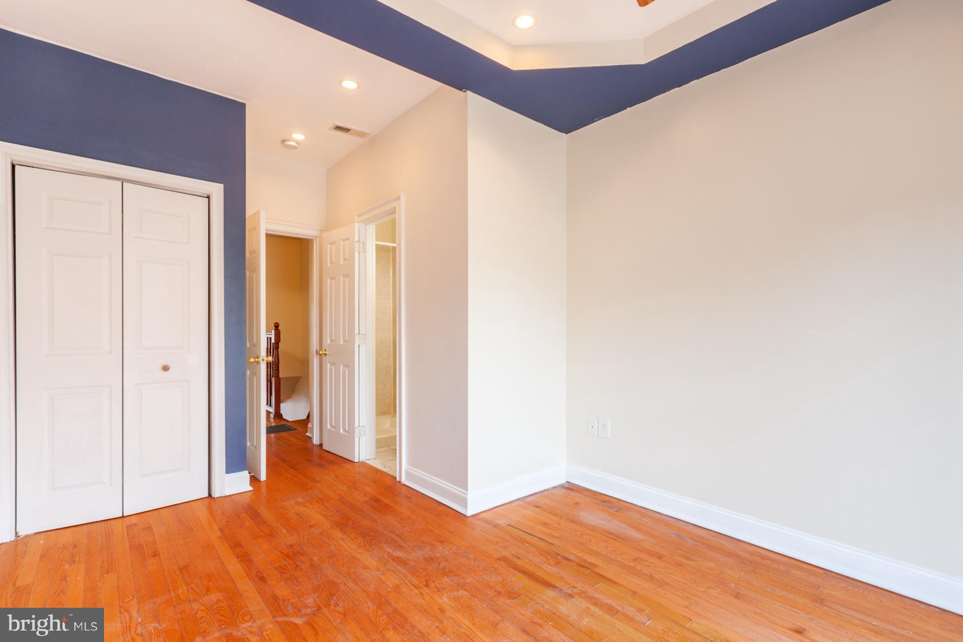 HOLLINS MARKET - Residential