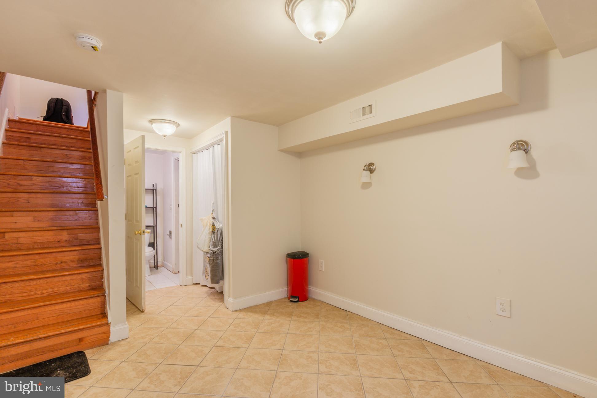 HOLLINS MARKET - Residential